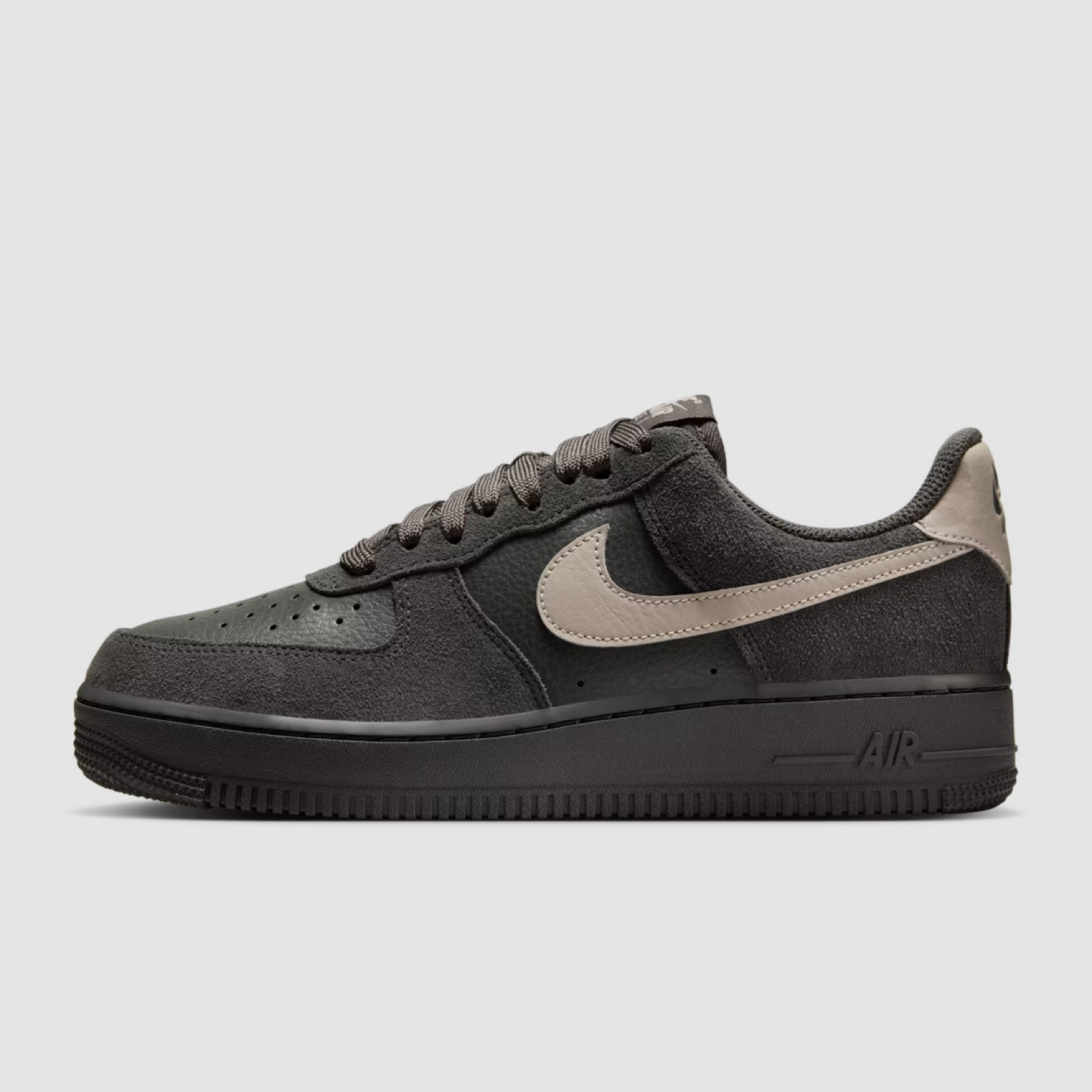 Дамски черни кецове Nike Air Force 1 Low Women Sneakers II7650-200 Lateral View