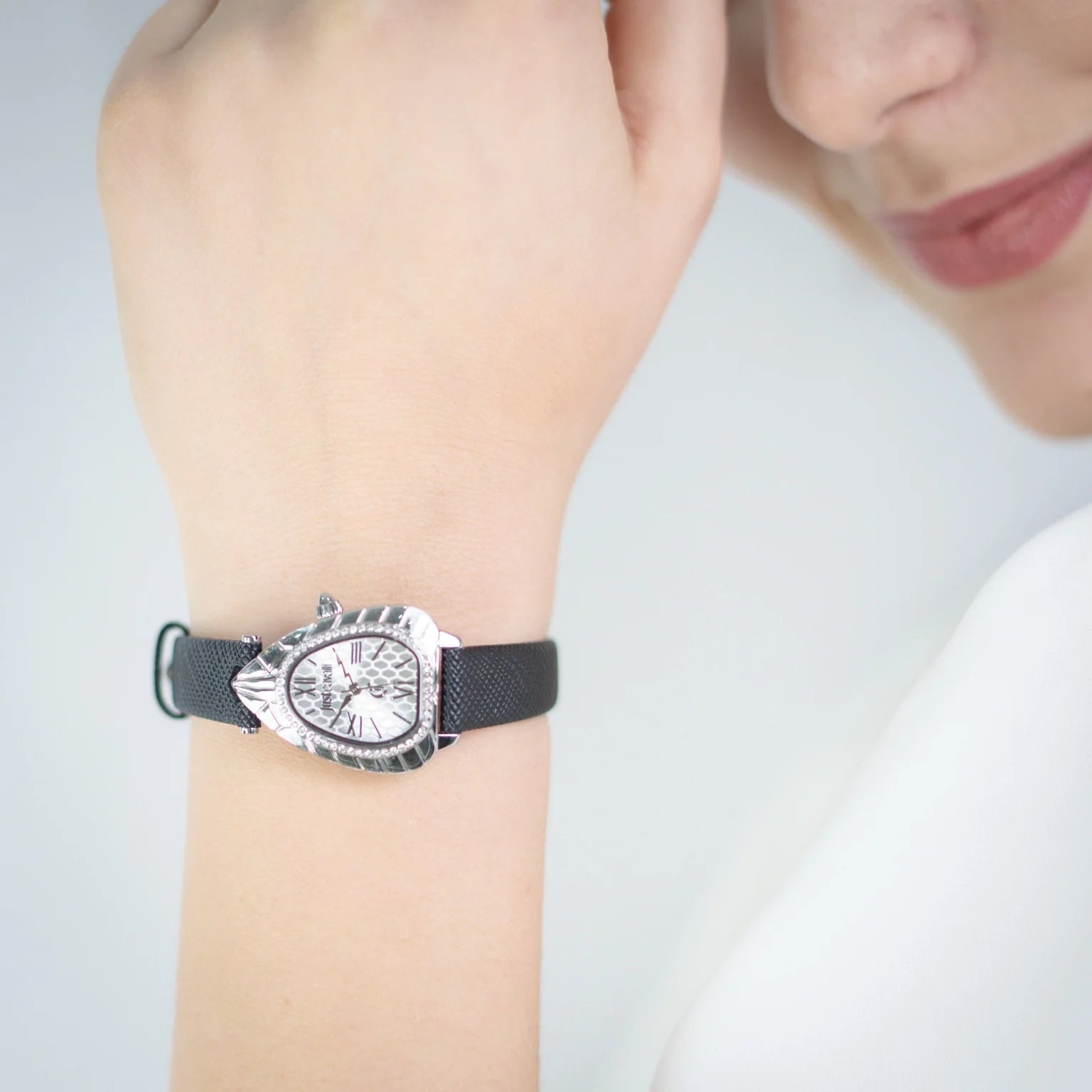 Дамски часовник Women’s watch Just Cavalli Animalier Perla JC1L366L0015
Leather Black Silver