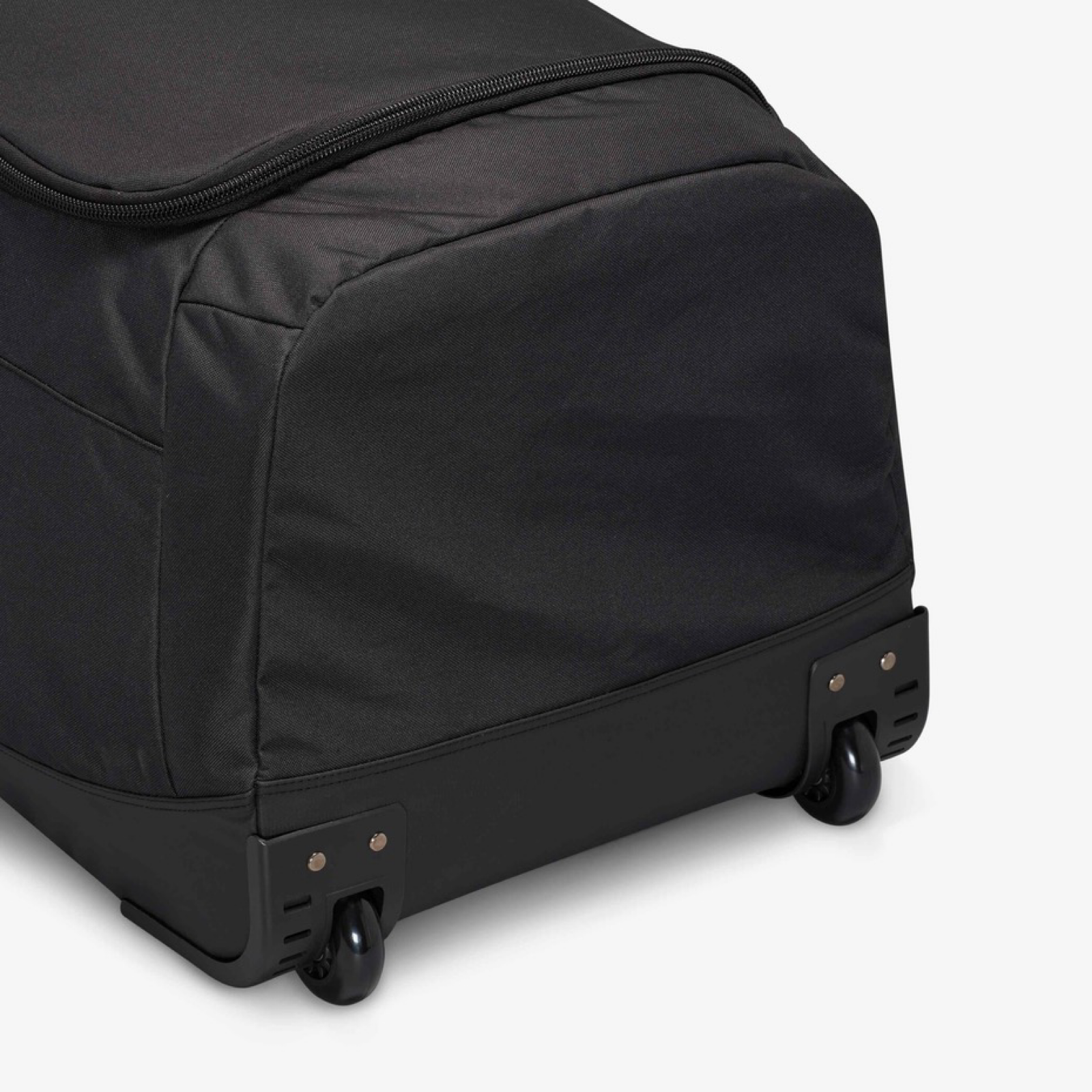 Пътна чанта с колела Nike Club Roller Bag BA5199-010 Close-Up