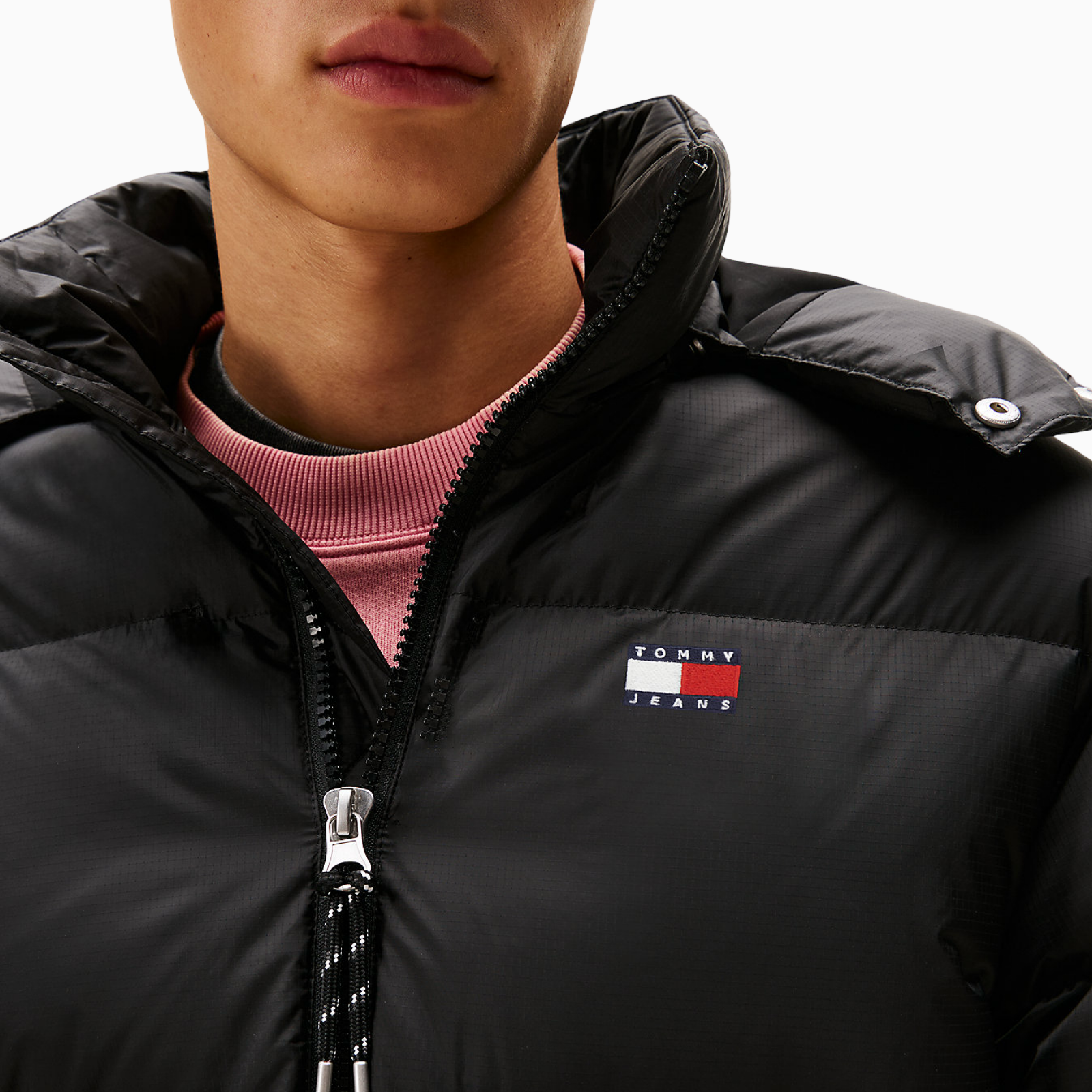 Мъжко черно яке Tommy Hilfiger Jeans Men Jacket DM0DM22036 Close-Up
