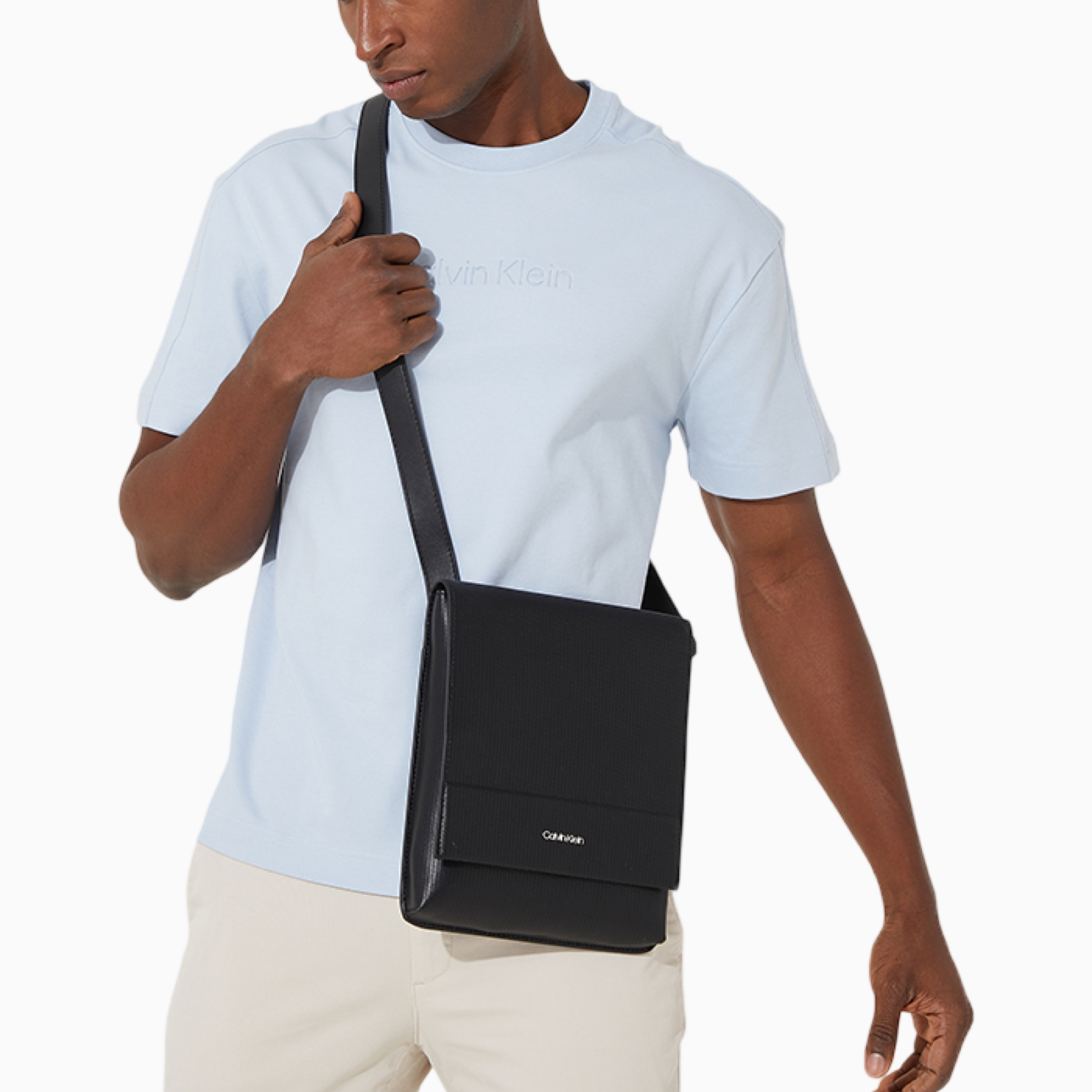 Мъжка чанта Men’s crossbody bag Calvin Klein K50K509000 Black Model View
