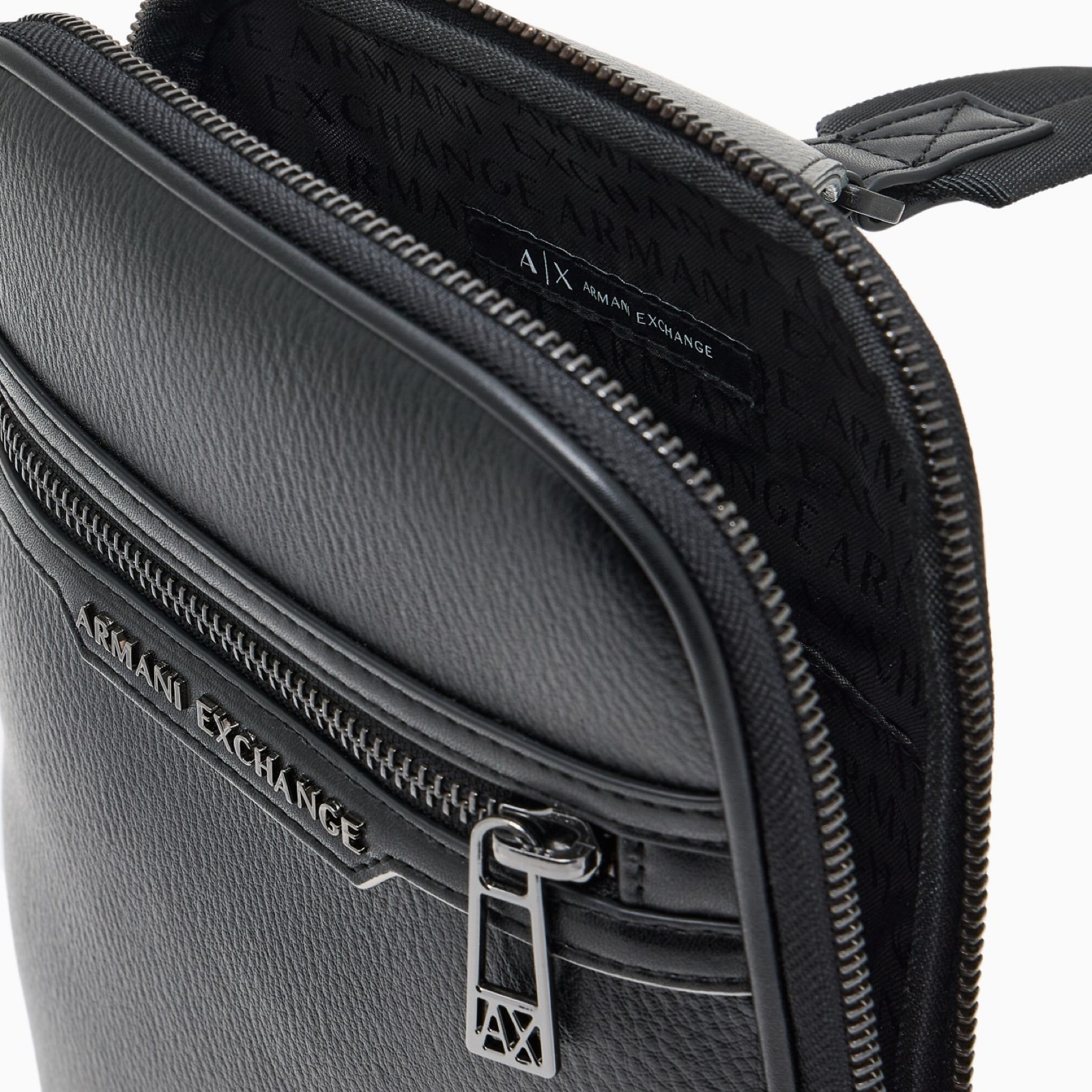 Мъжка чанта Armani Exchange Men Shoulder Bag XM001602 AF17205 Close-Up