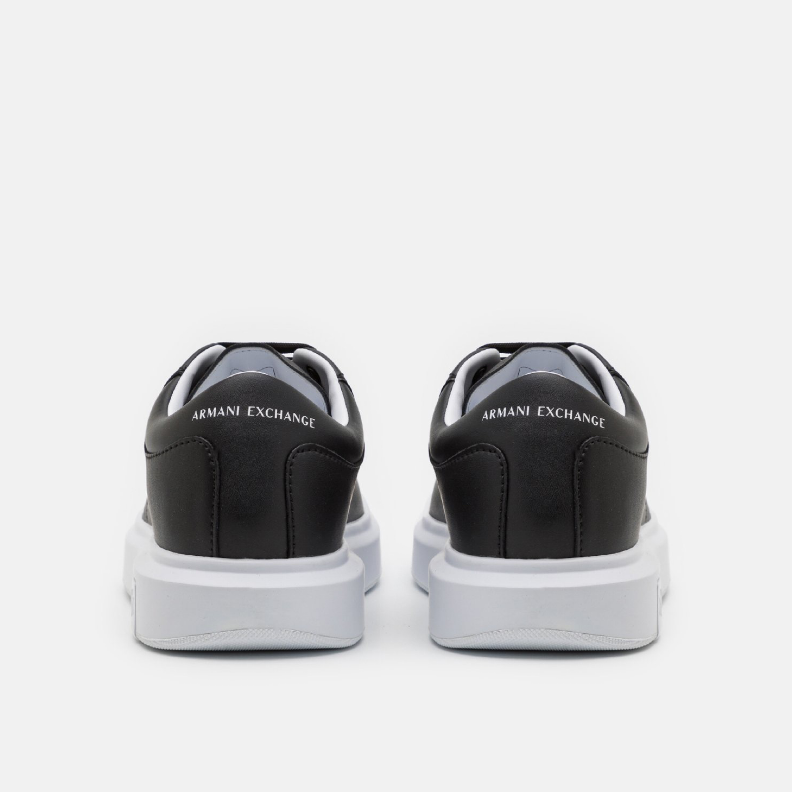 Мъжки черни кецове Armani Exchange 
XUX123 XV534