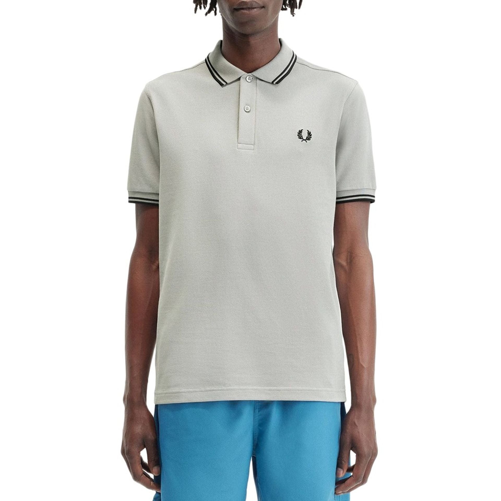 Мъжка поло тениска в сиво Men’s polo shirt Fred Perry M3600 R41 Front view