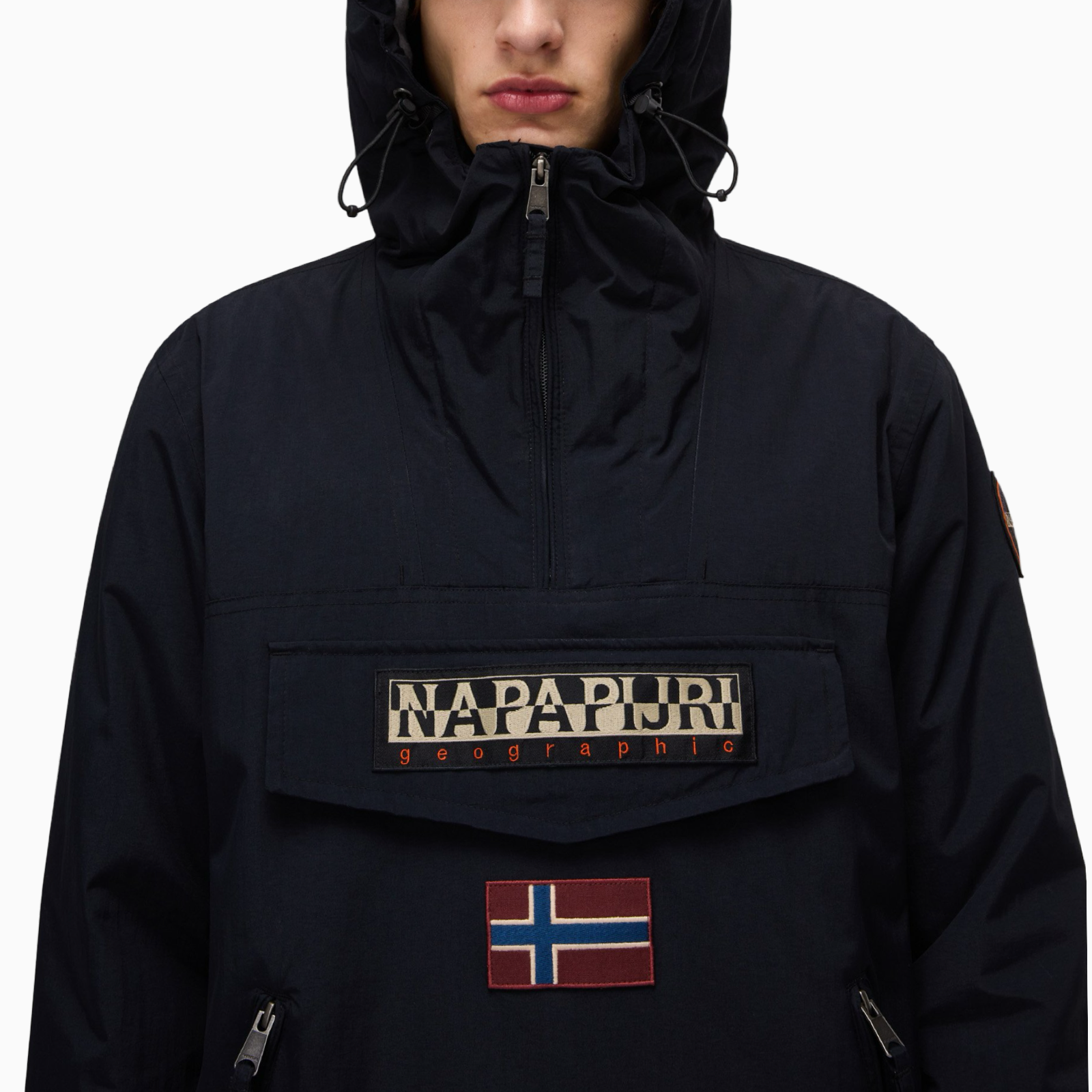 Мъжко черно яке Napapijri Rainforest Men Jacket Close-Up