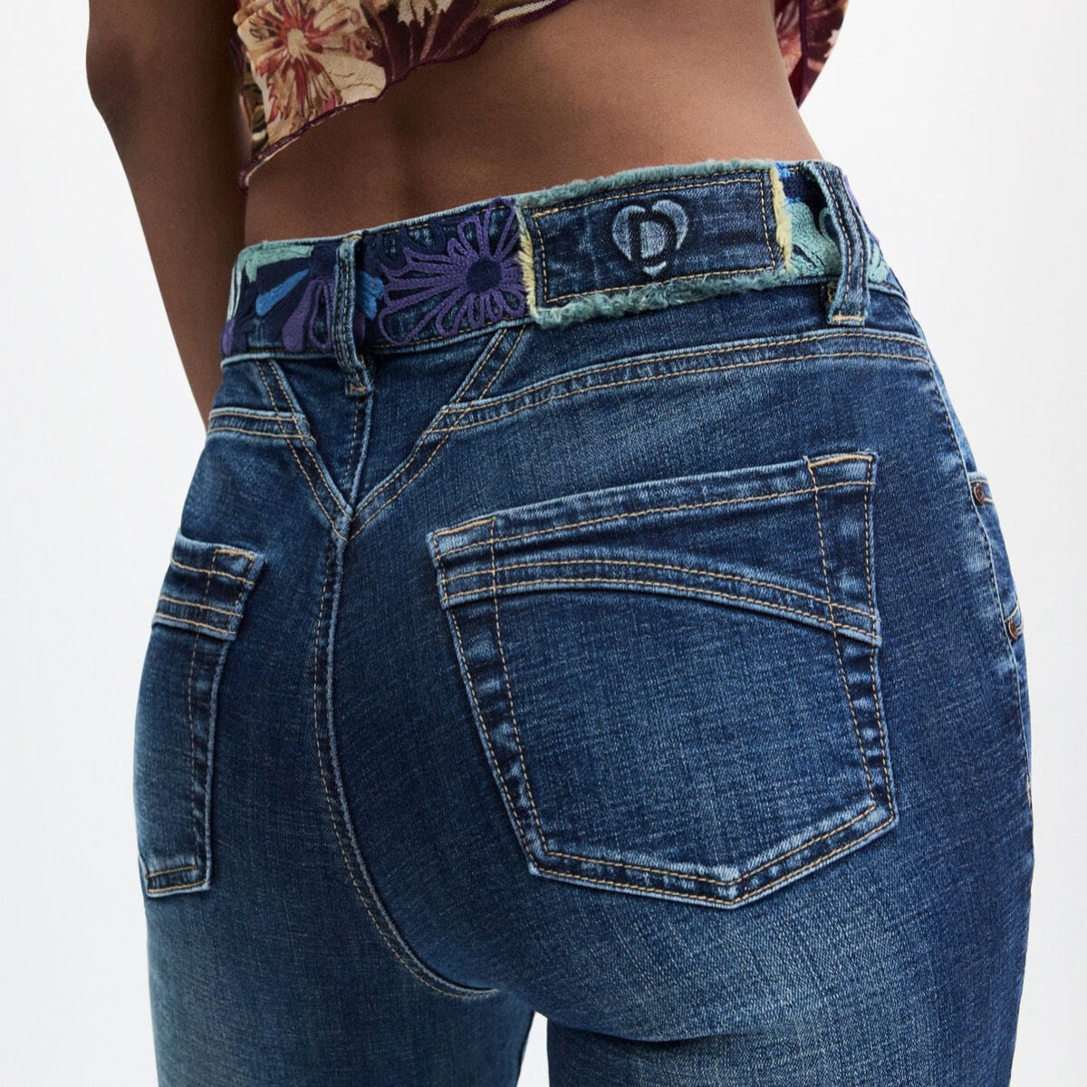 Дамски дънки Desigual women’s jeans 26WWDD21 5053 Close-up 