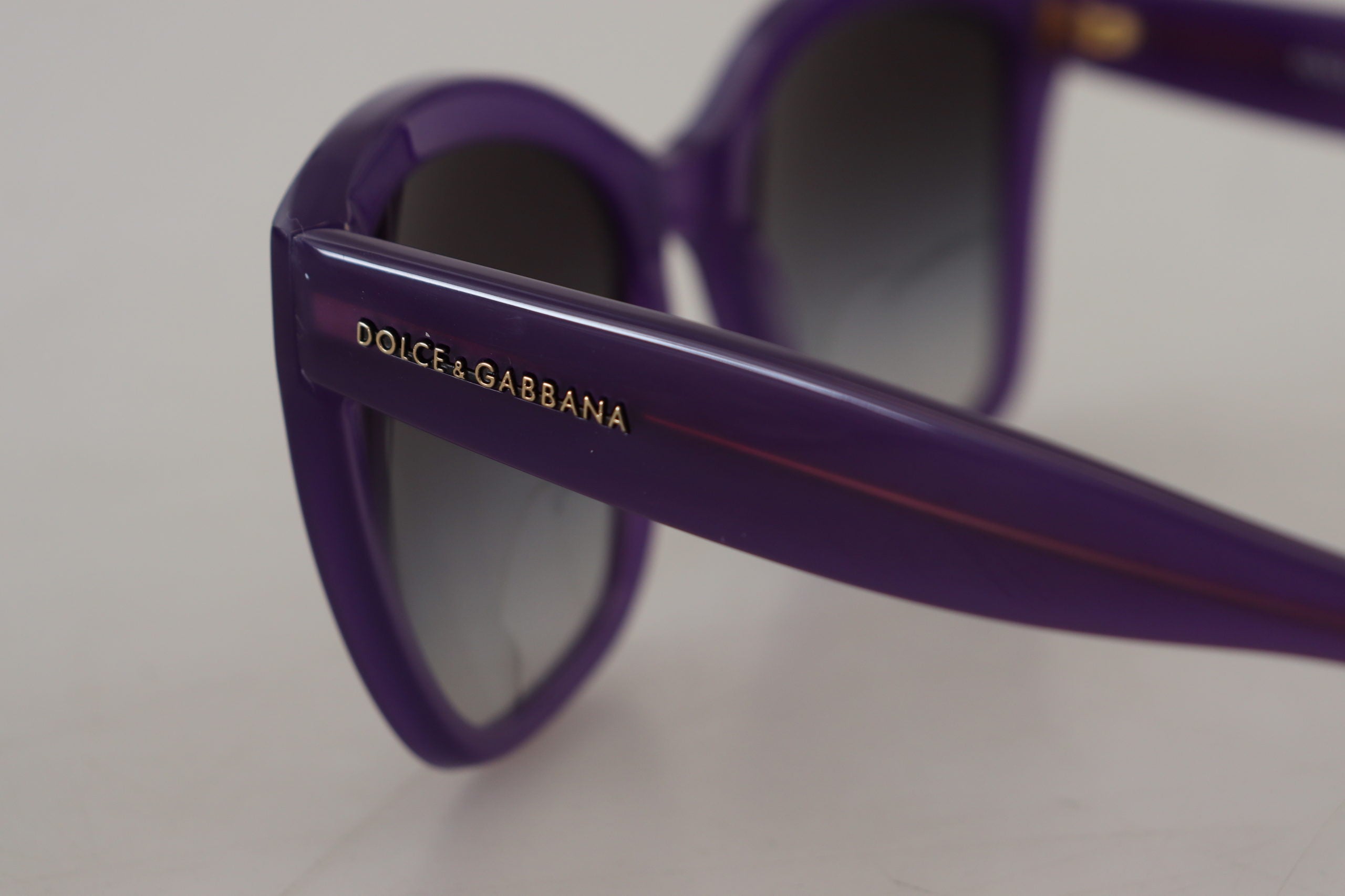Dolce &amp; Gabbana Елегантни лилави градиентни слънчеви очила