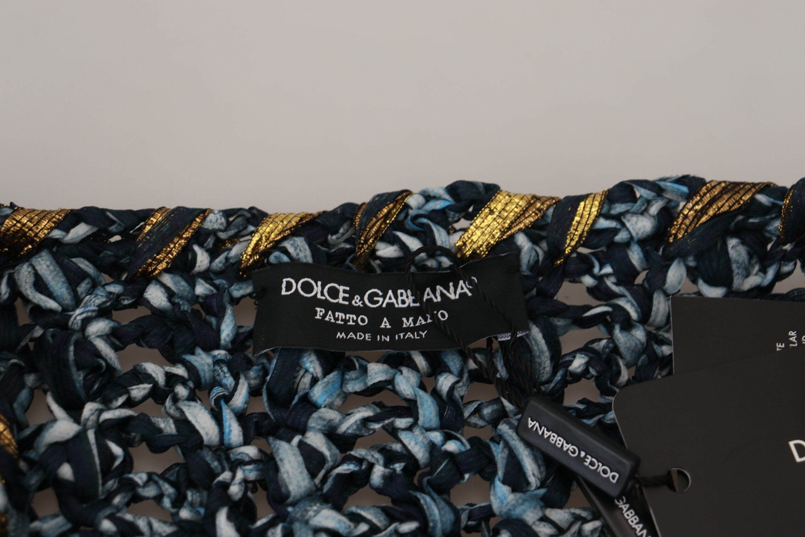 Елегантна синя жилетка с V-образно деколте на Dolce &amp; Gabbana
