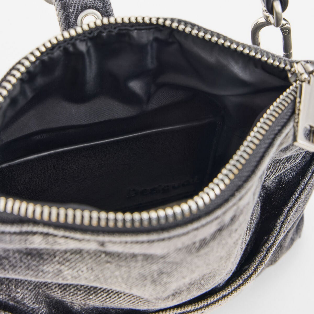 Дамска чанта Desigual Women Bag 26WAYD01 2070 Inside View