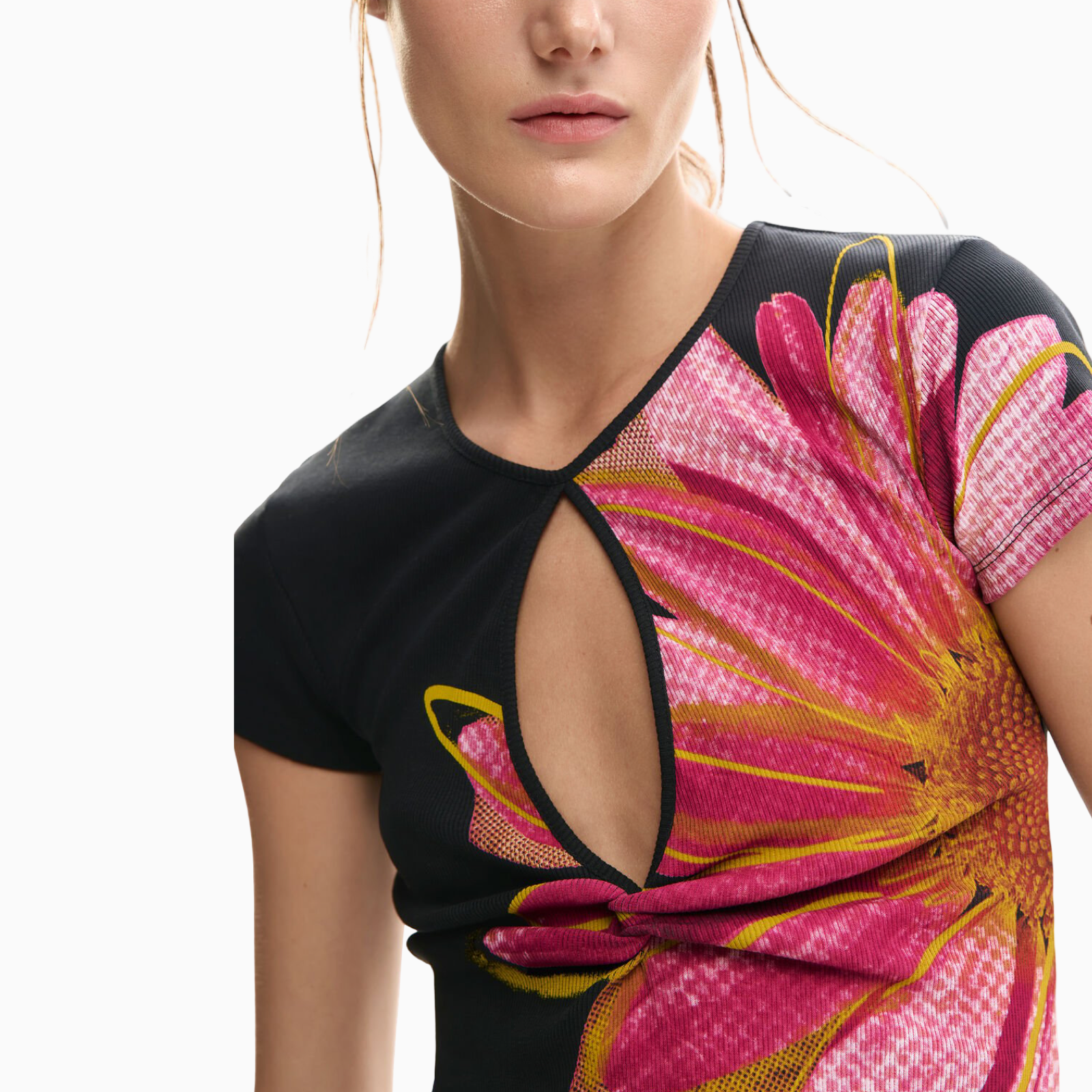 Дамска тениска Desigual Women T-shirt 26SWTK05 2000 Close-Up