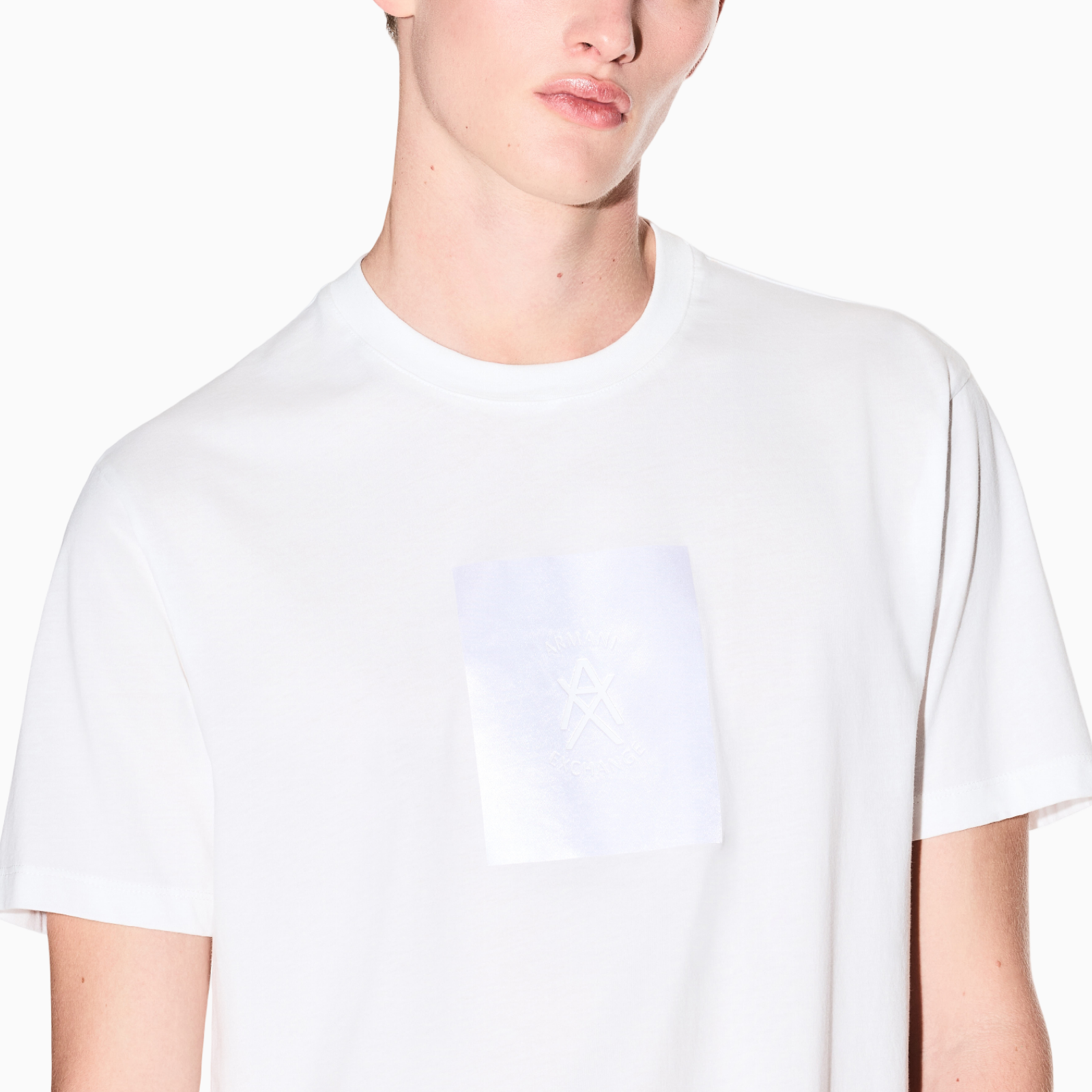 Мъжка бяла тениска Armani Exchange Men T-shirt XM002213 AF10356 U0009 Close-Up