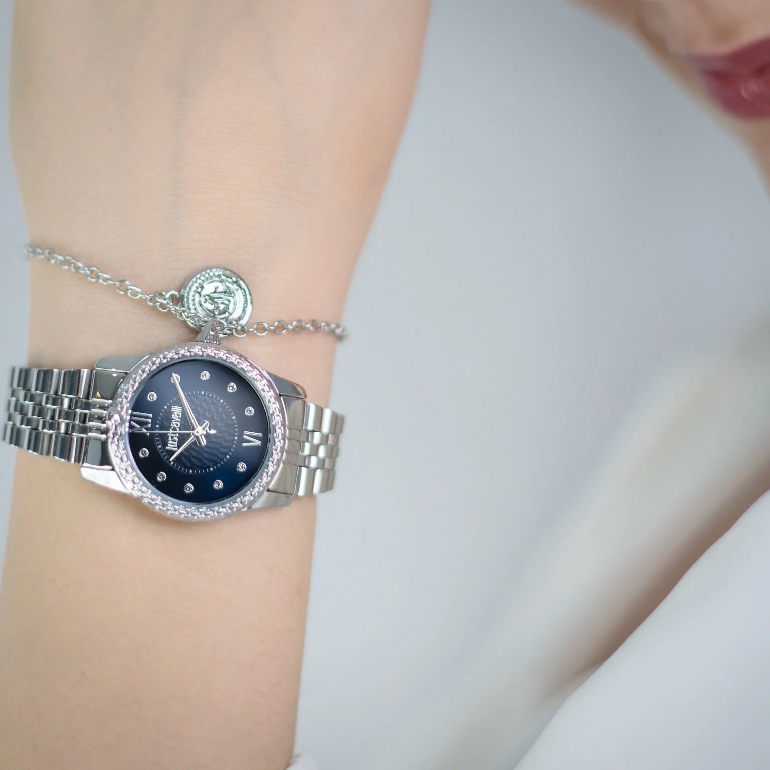 Комплект дамски часовник и гривна Women’s watch Just Cavalli SET Sublime Animalier JC1L360M0045 Silver Blue