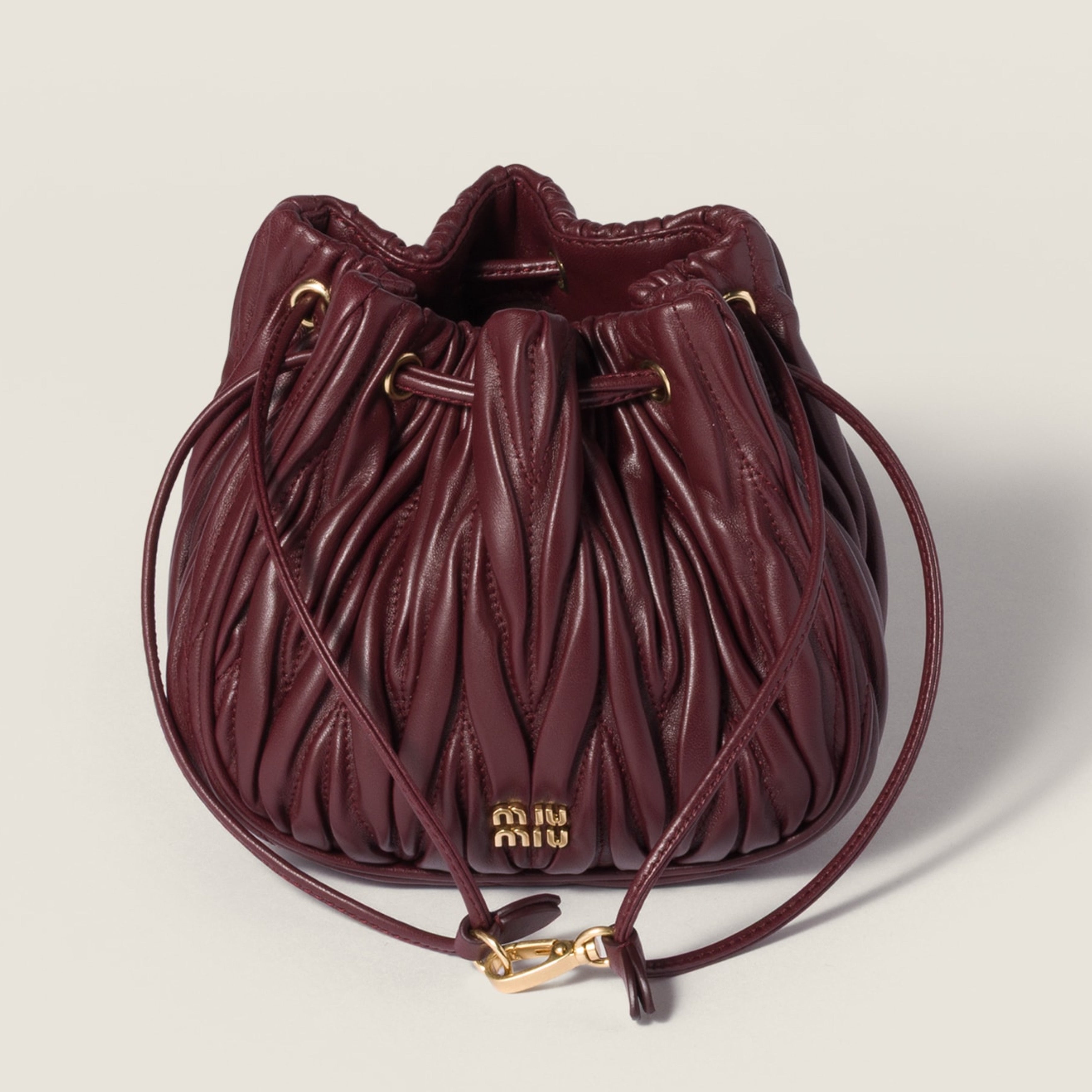 Дамска чантичка Women’s pleated drawstring clutch bag Miu Miu Matelassé 5ND022AFPPF0007 Burgundy front view