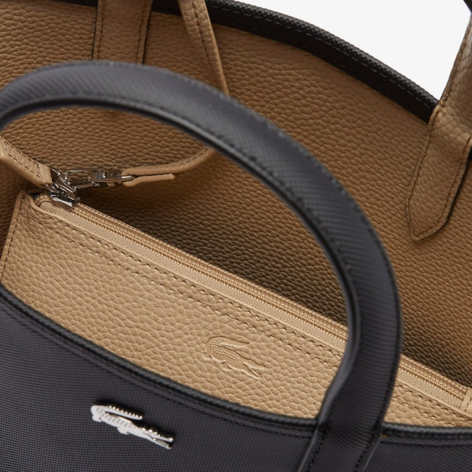 Дамска вертикална чанта Lacoste Vertical Reversible Tote Bag Ana NF2142AA Close-Up