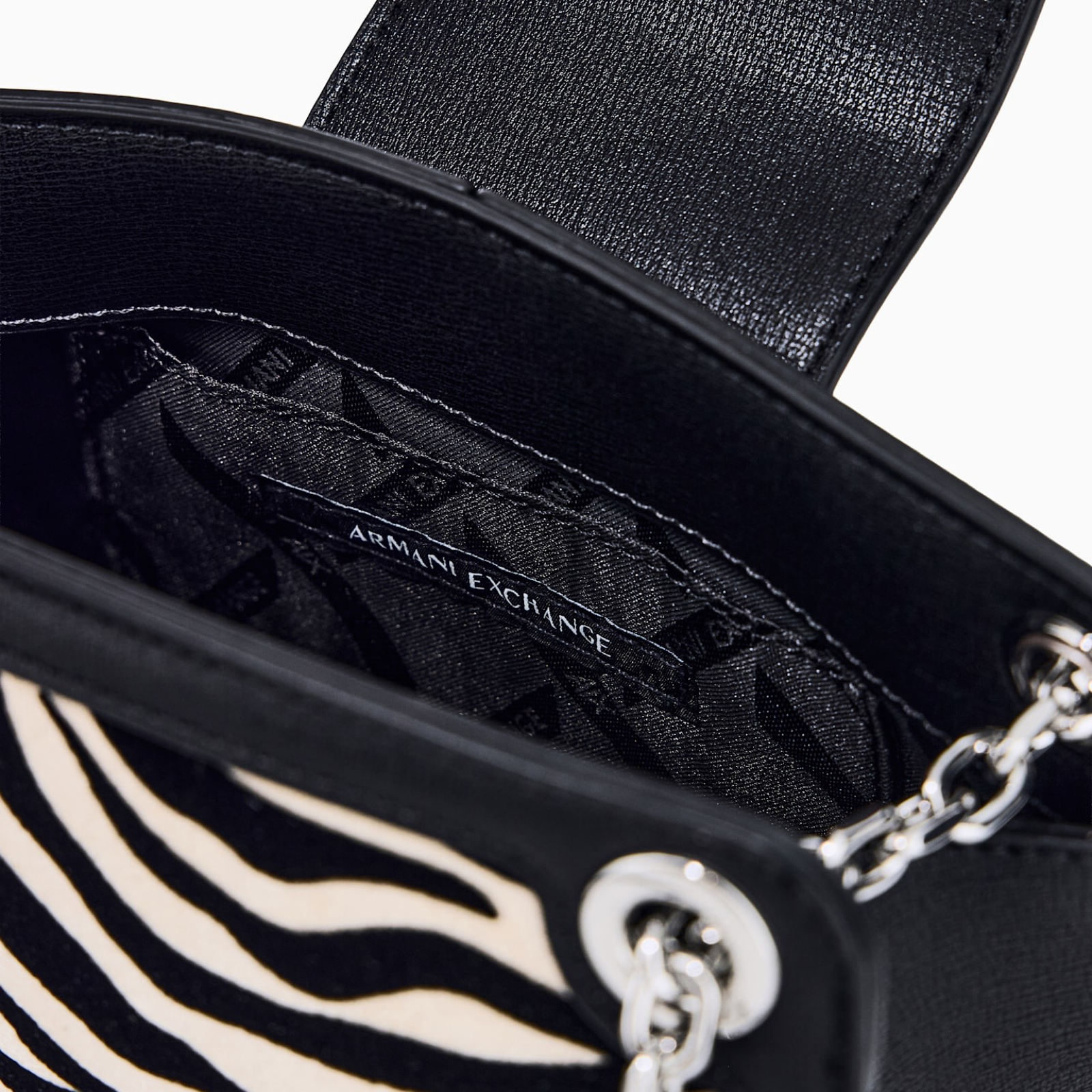 Дамска чанта Armani Exchange Women Shoulder Bag XW000281 AF26445 MC149 Inside View