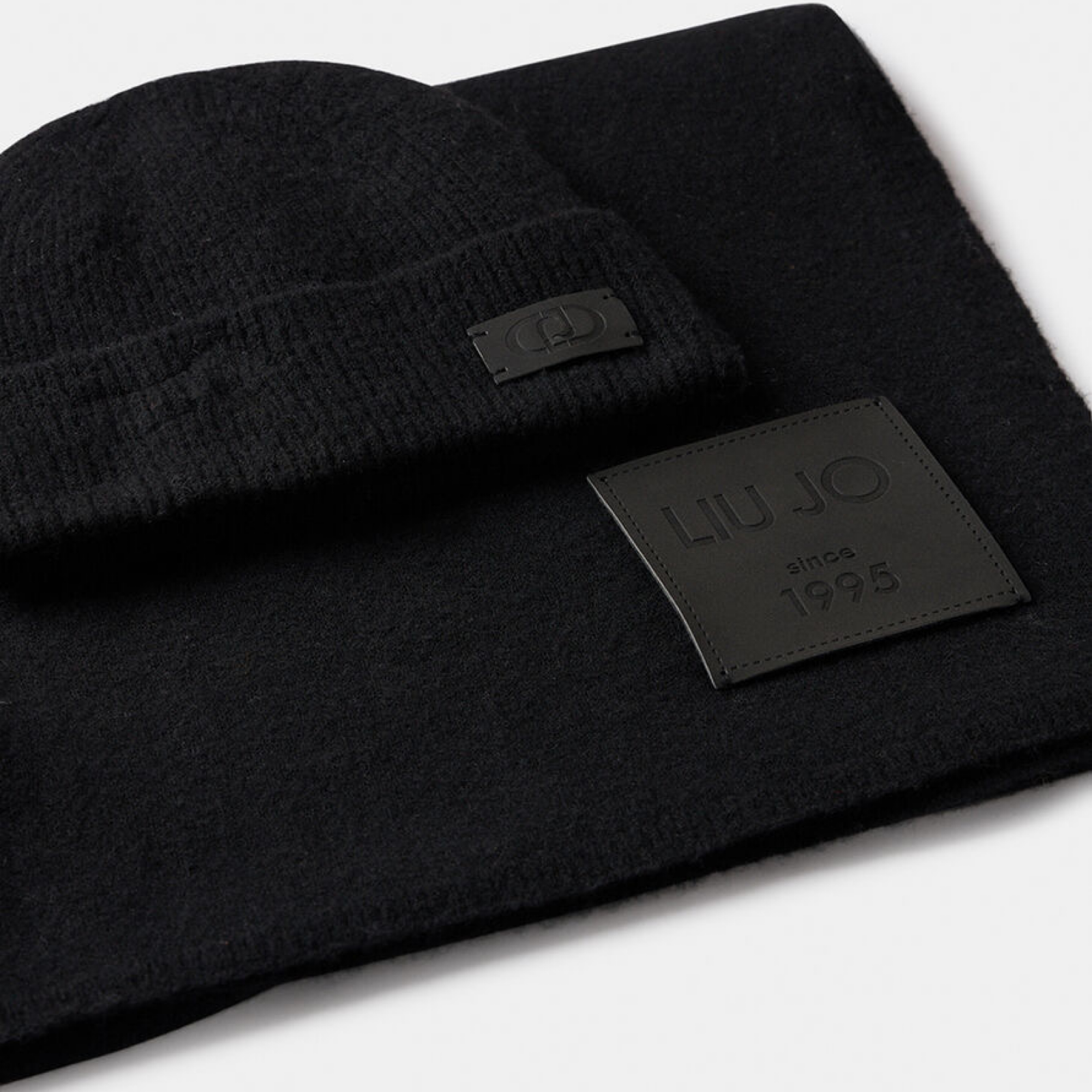 Комплект зимна шапка и шал Liu Jo Women Hat and Scarf Set 2F5014 M0300 Close-Up