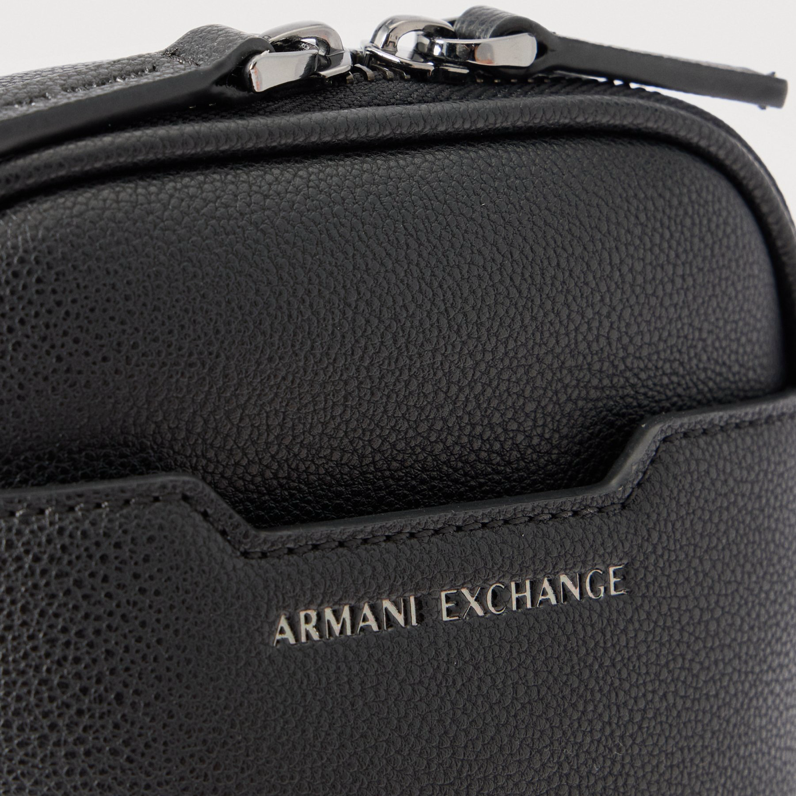 Мъжка чанта Armani Exchange Men Waist Bag XM002587 AF22651 UC001 Close-Up
