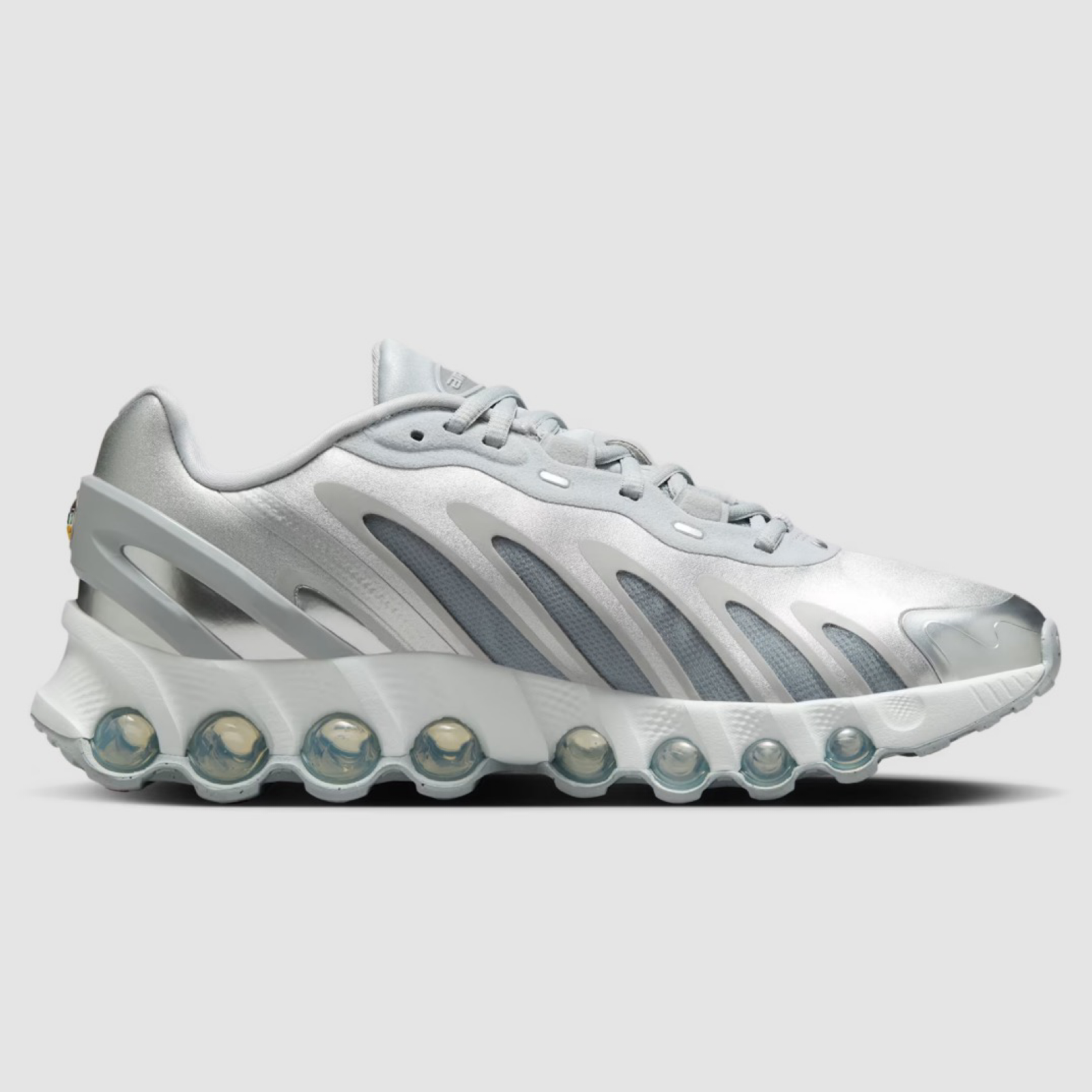 Дамски маратонки Nike Air Max Dn8 Women Sneakers HF5509-001 Lateral View