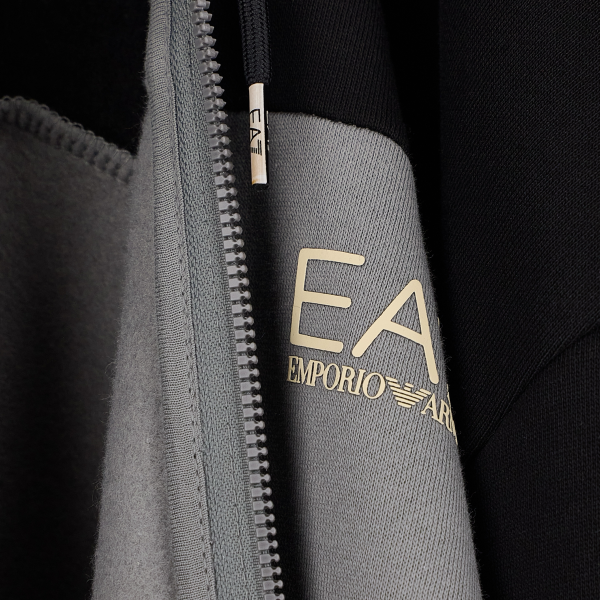 Мъжки екип EA7 Emporio Armani Men Tracksuit 7M002411 AF10377 U8085 Close-Up