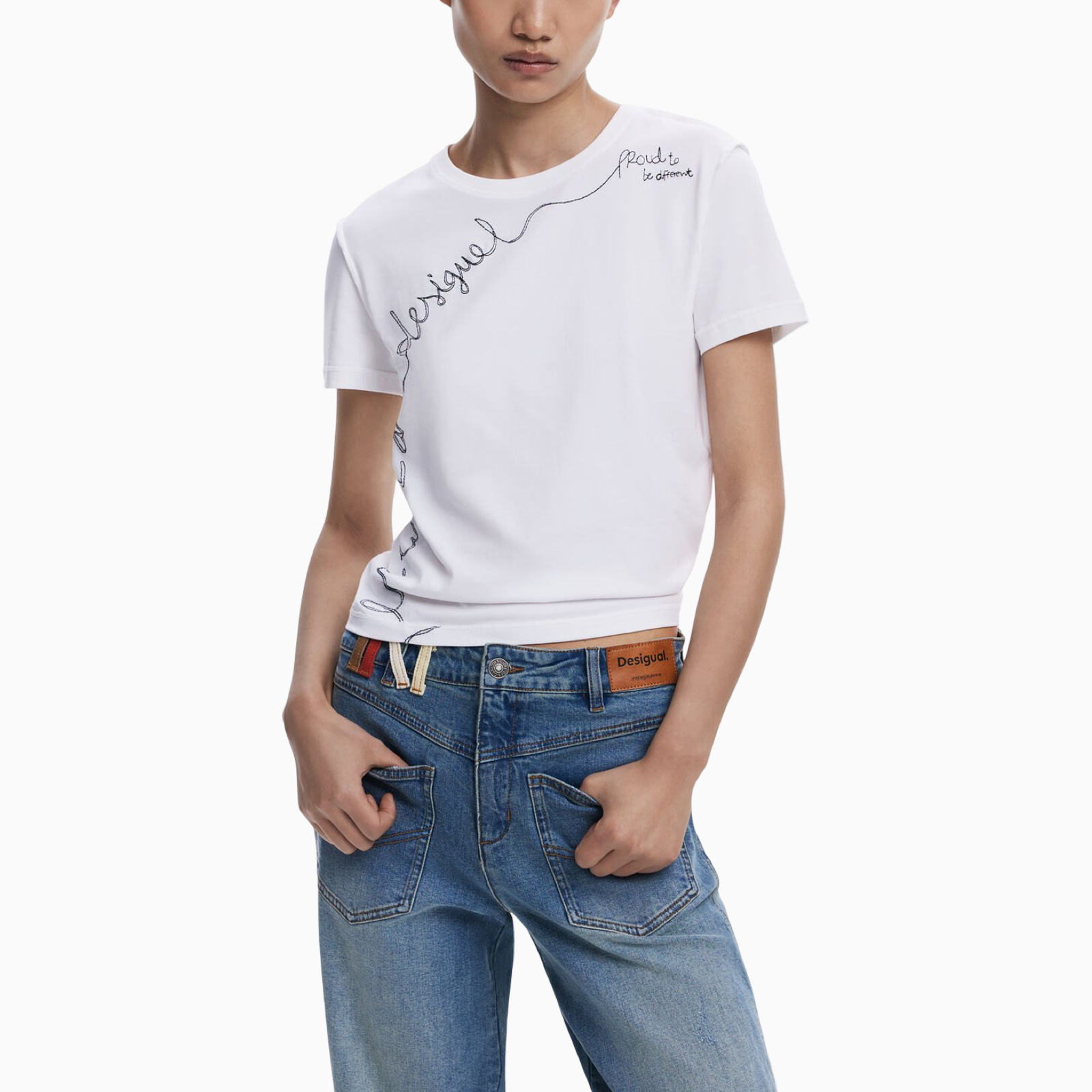 Дамска бяла тениска Desigual Women T-shirt 25WWTK08 Front View