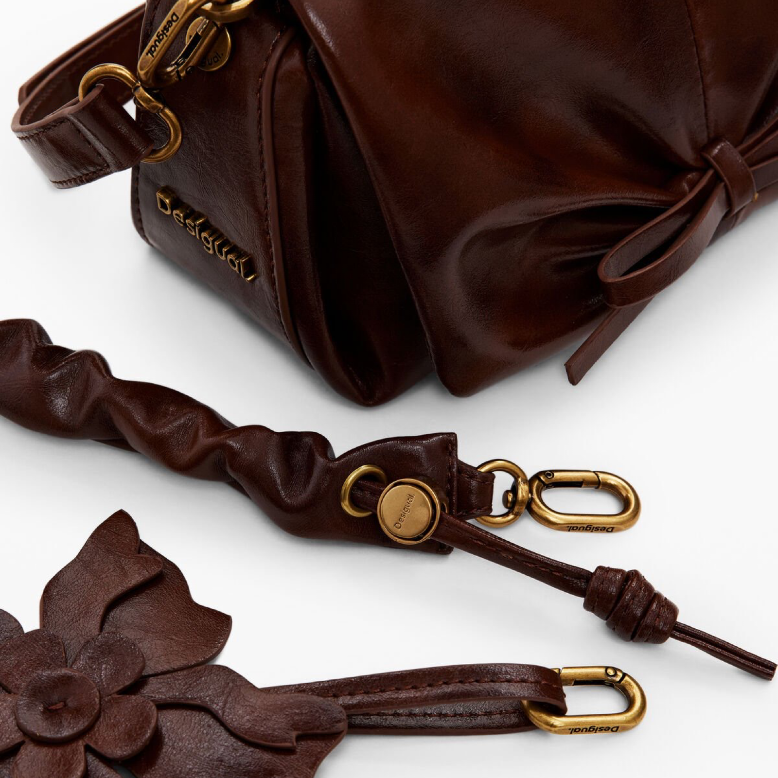 Дамска мини кафява чанта Desigual Women Mini Handbag 25WAXPC7 6000U Close-Up