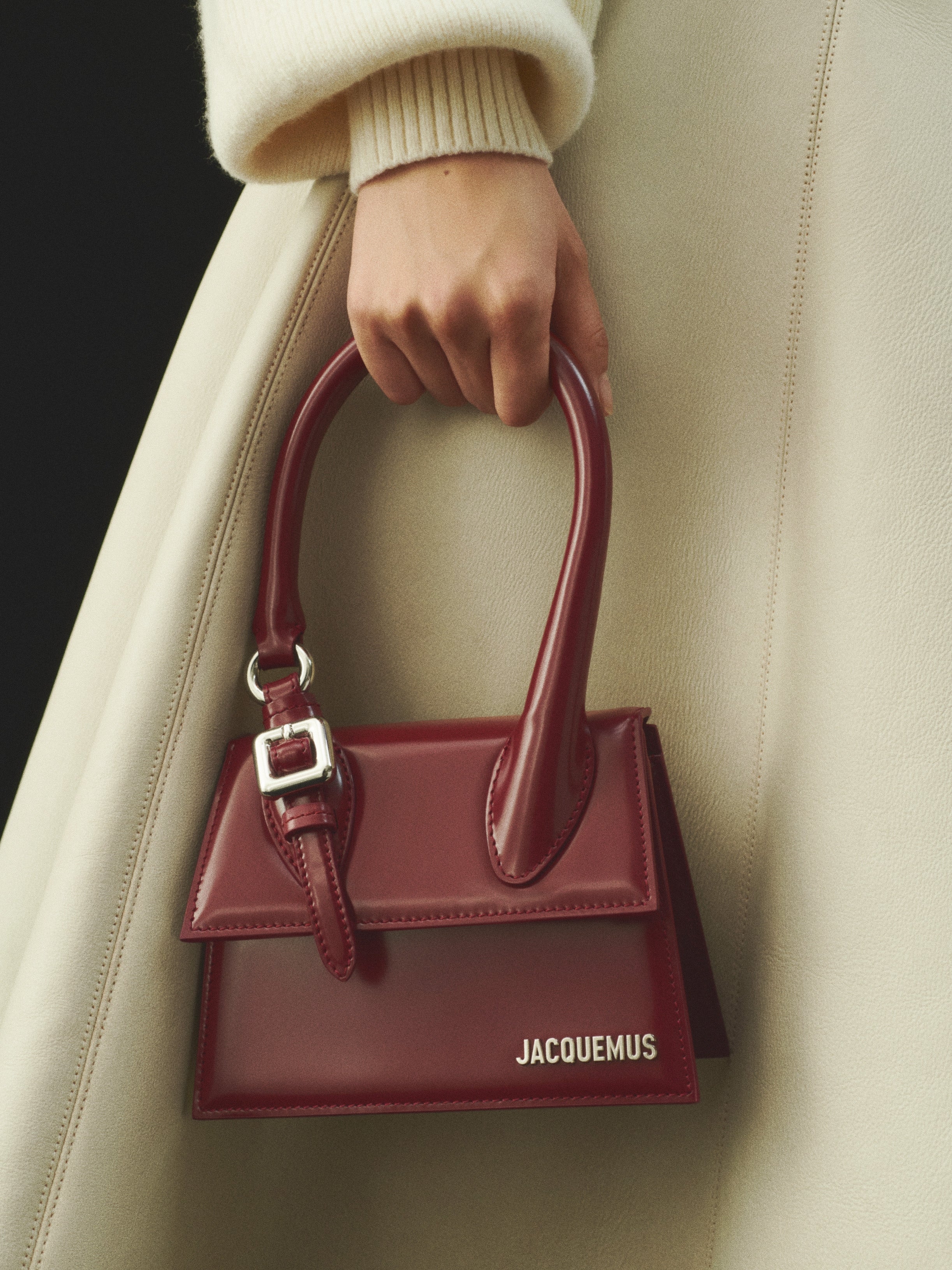 Дамска чантичка Women’s signature buckled handbag Jacquemus Le Chiquito
BAW00327AC18A01490 Burgundy lifestyle view