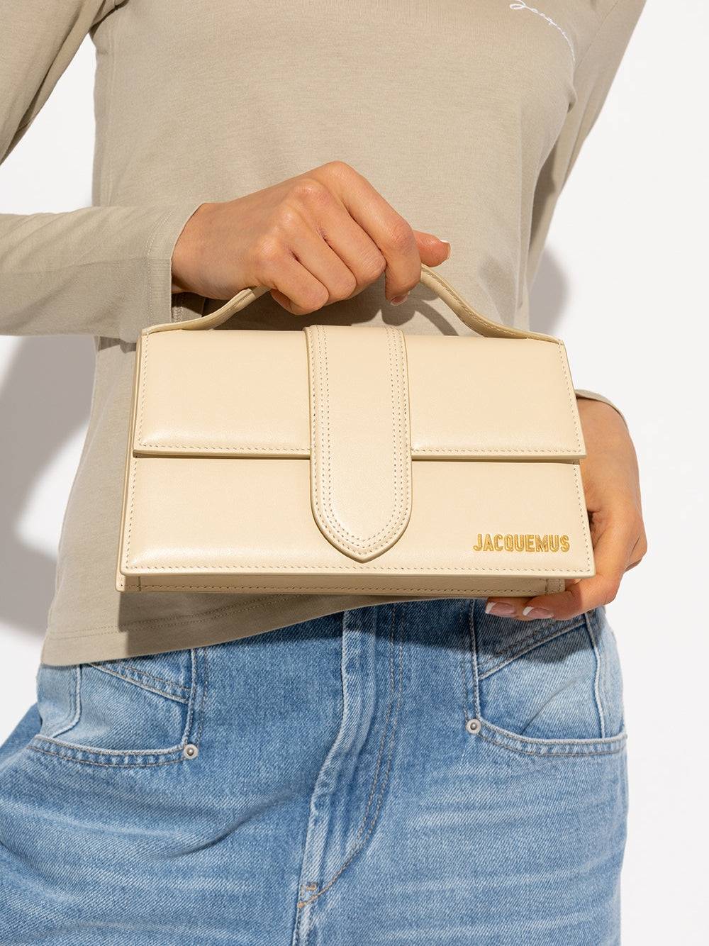 Дамска чанта Women’s handbag JACQUEMUS Le Grand Bambino
213BA0073060120 Beige lifestyle view