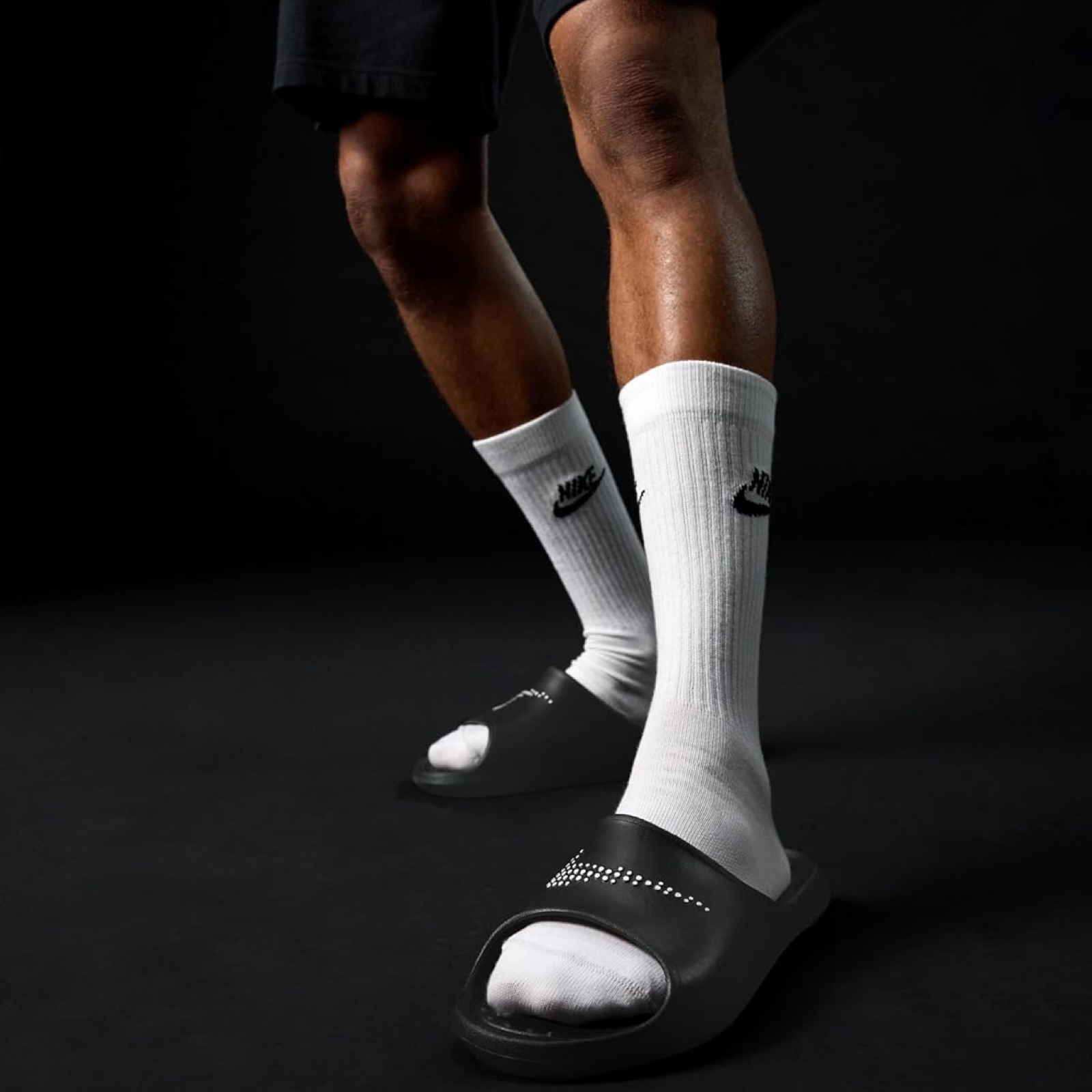 Мъжки чехли Nike Victory One CZ5478-001 Men Slippers Model View