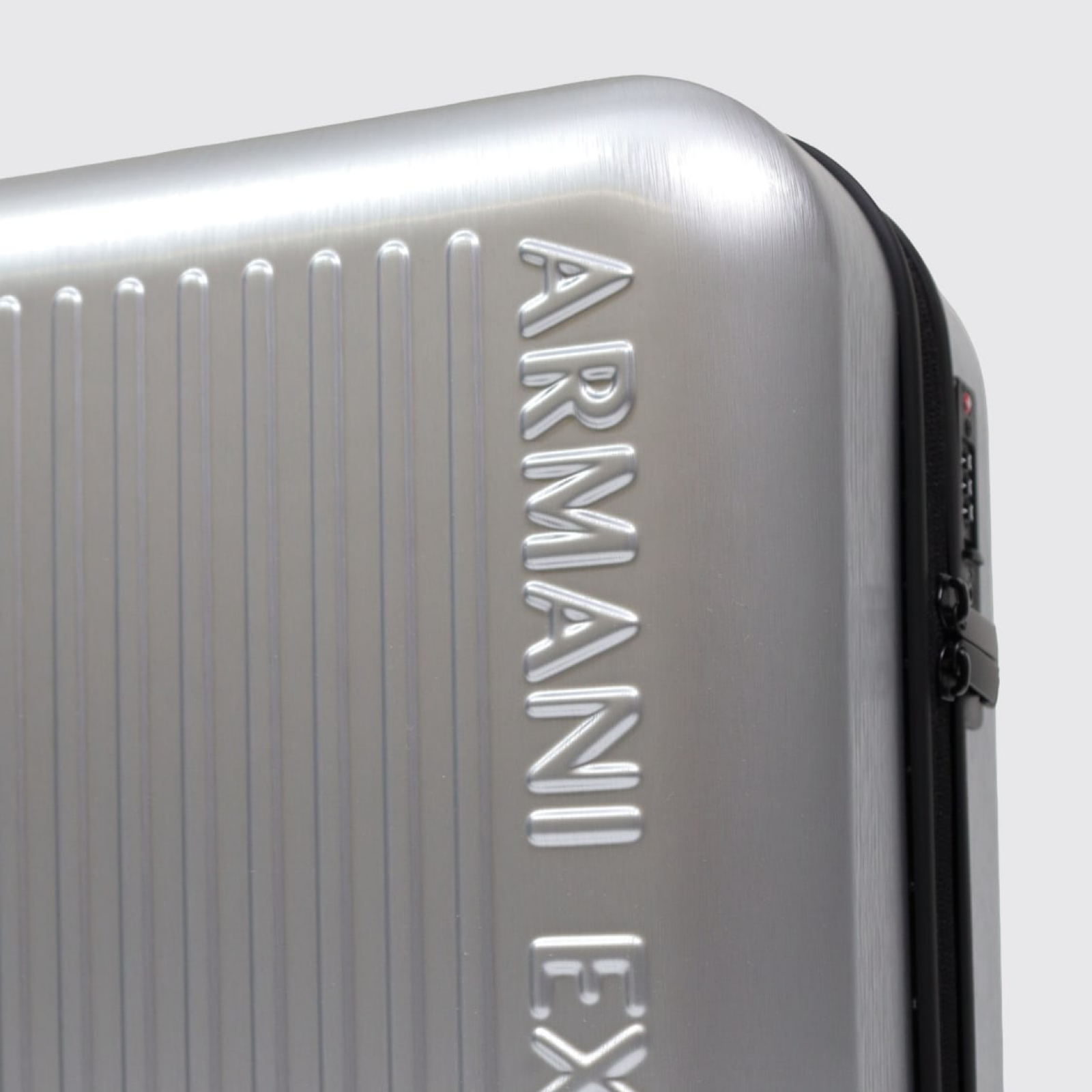 Куфър Armani Exchange Men Trolley Suitcase XW002233 AF21472 M8104 Close-Up