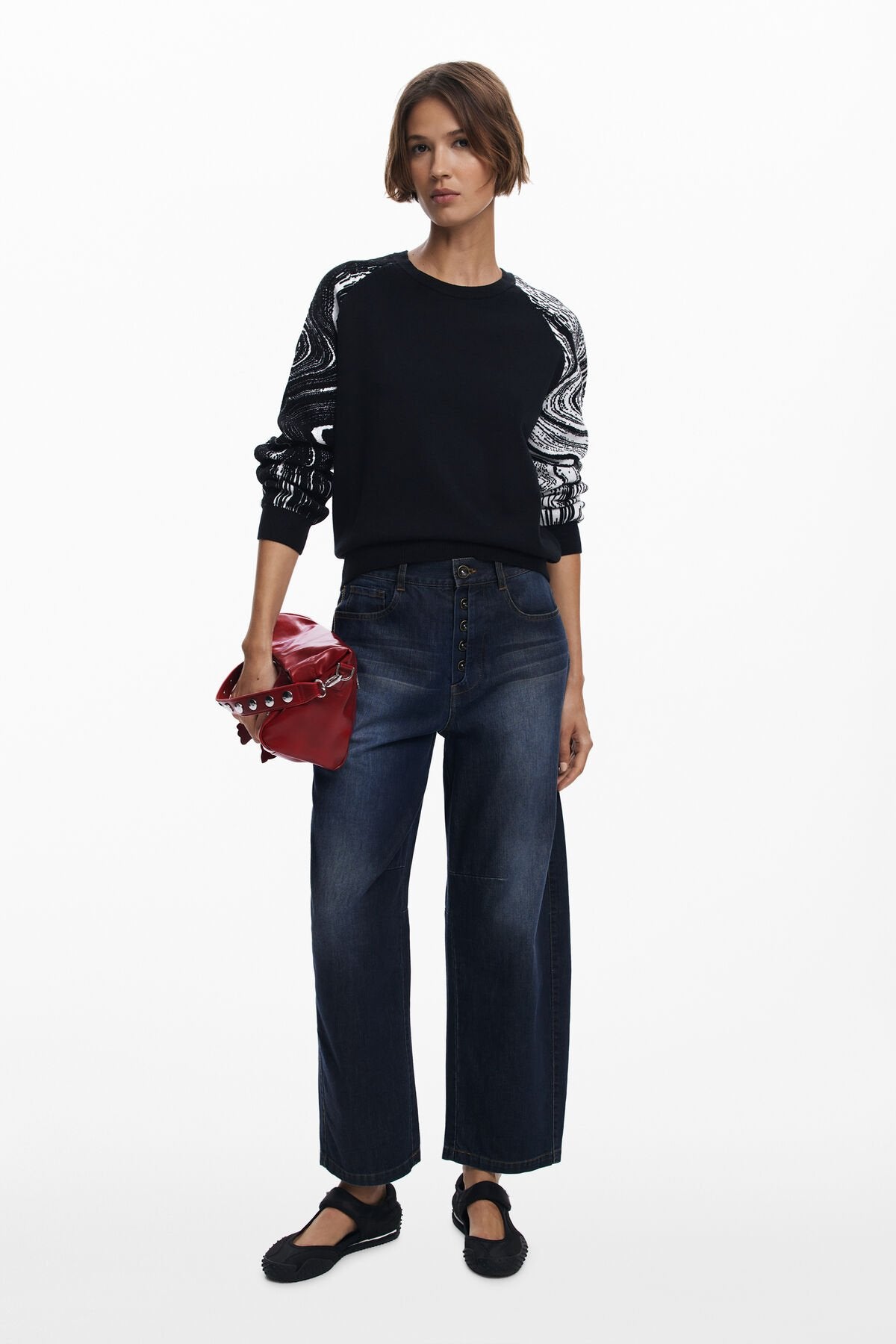 Дамски пуловер Women’s sweater Desigual 25WWJF282000 lifestyle view