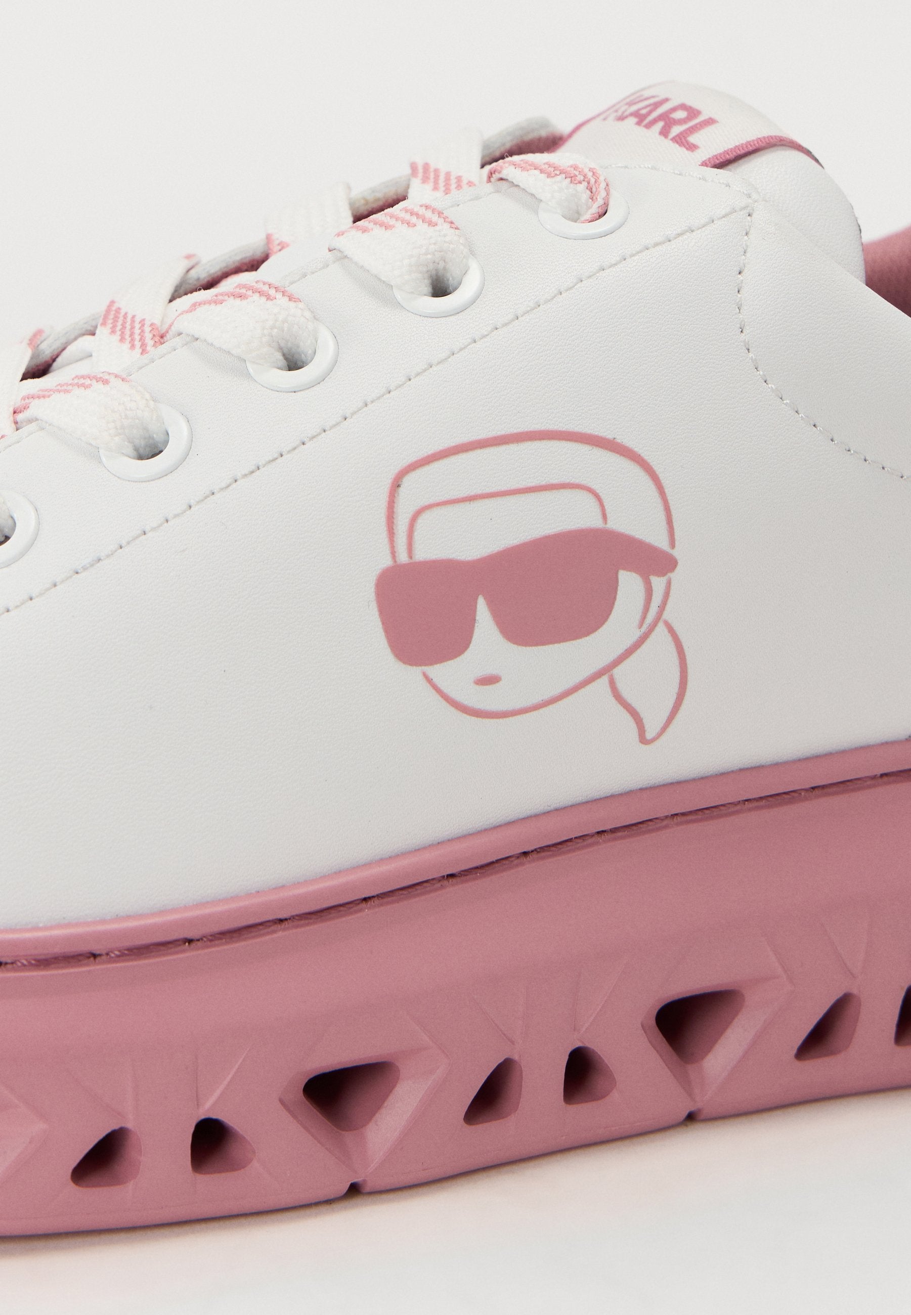 Дамски кецове в бяло и розово Women’s sneakers Karl Lagerfeld Kite KL64525 01P White/Pink lateral view