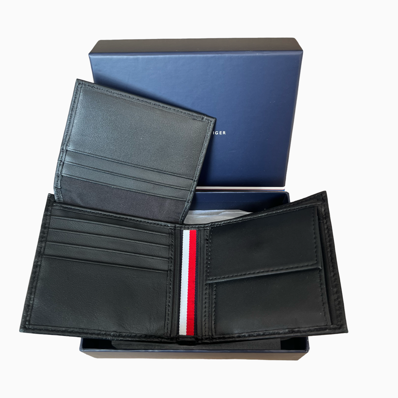 Мъжки портфейл Men's leather wallet Tommy Hilfiger AM0AM10612BDS Inside View