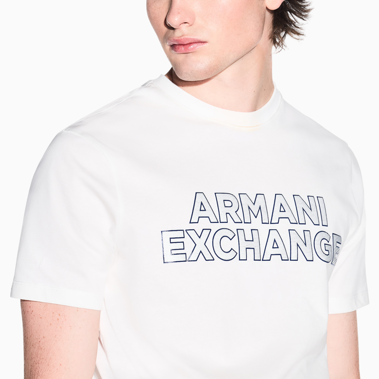 Мъжка бяла тениска Armani Exchange Men T-shirt XM002413 AF10361 U0009 Close-Up