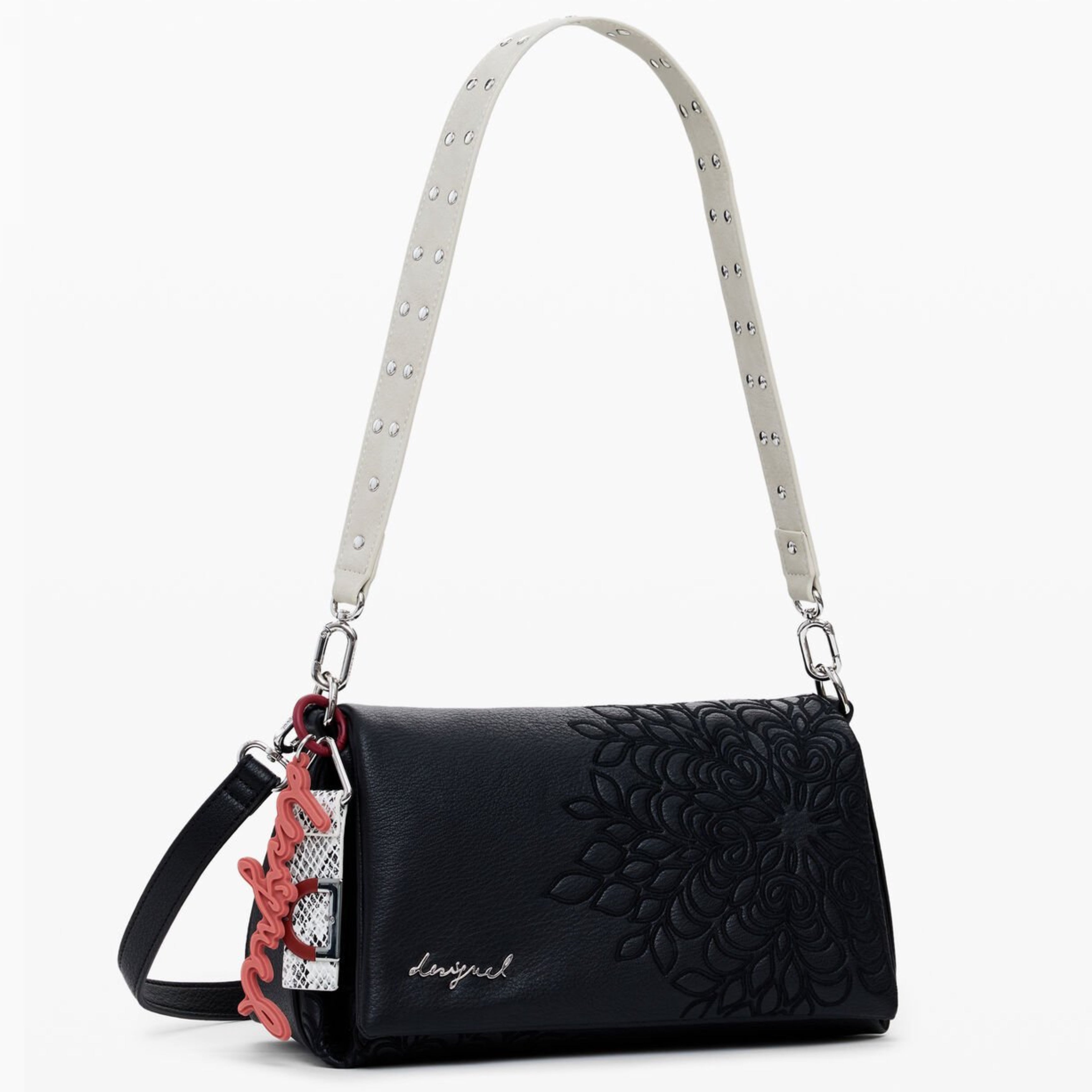 Дамска чанта Women’s shoulder bag Desigual
25WAXPBD 2000 Black angled view
