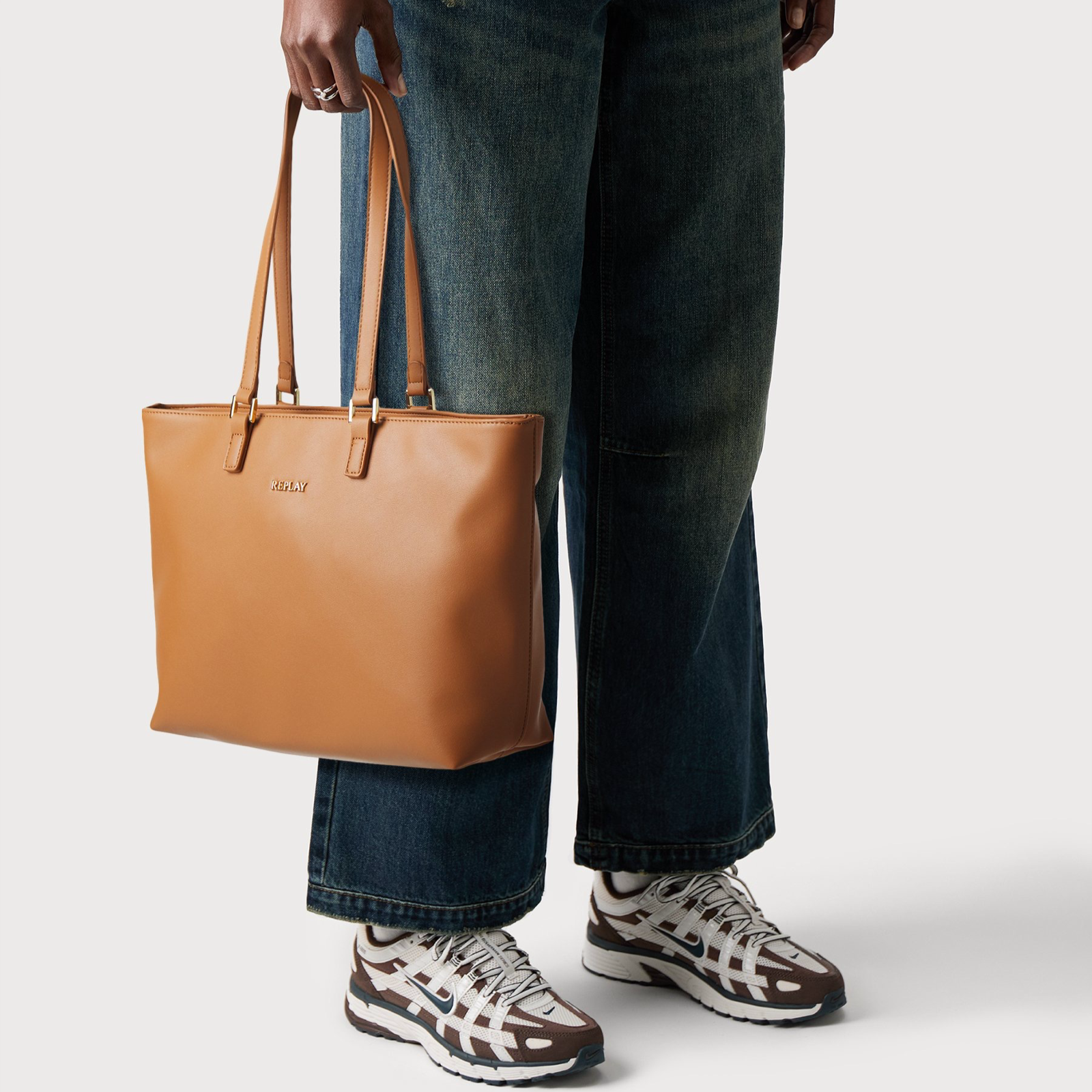 Дамска кафява шипинг чанта Replay Women Shopping Bag FW3333.006.A0500D Hand View