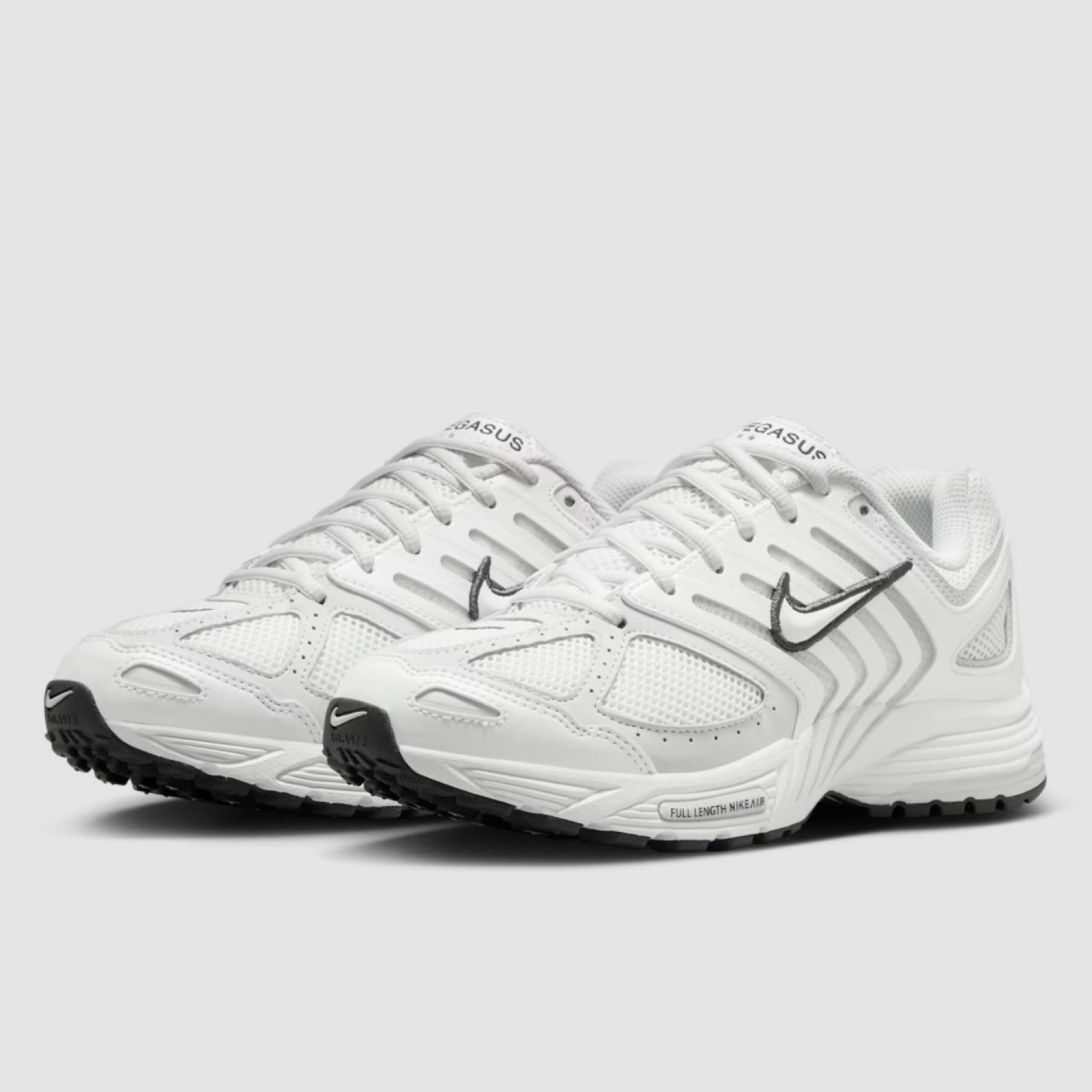 Дамски маратонки Nike Air Pegasus 2005 Women Sneakers HQ5718-103 Front View