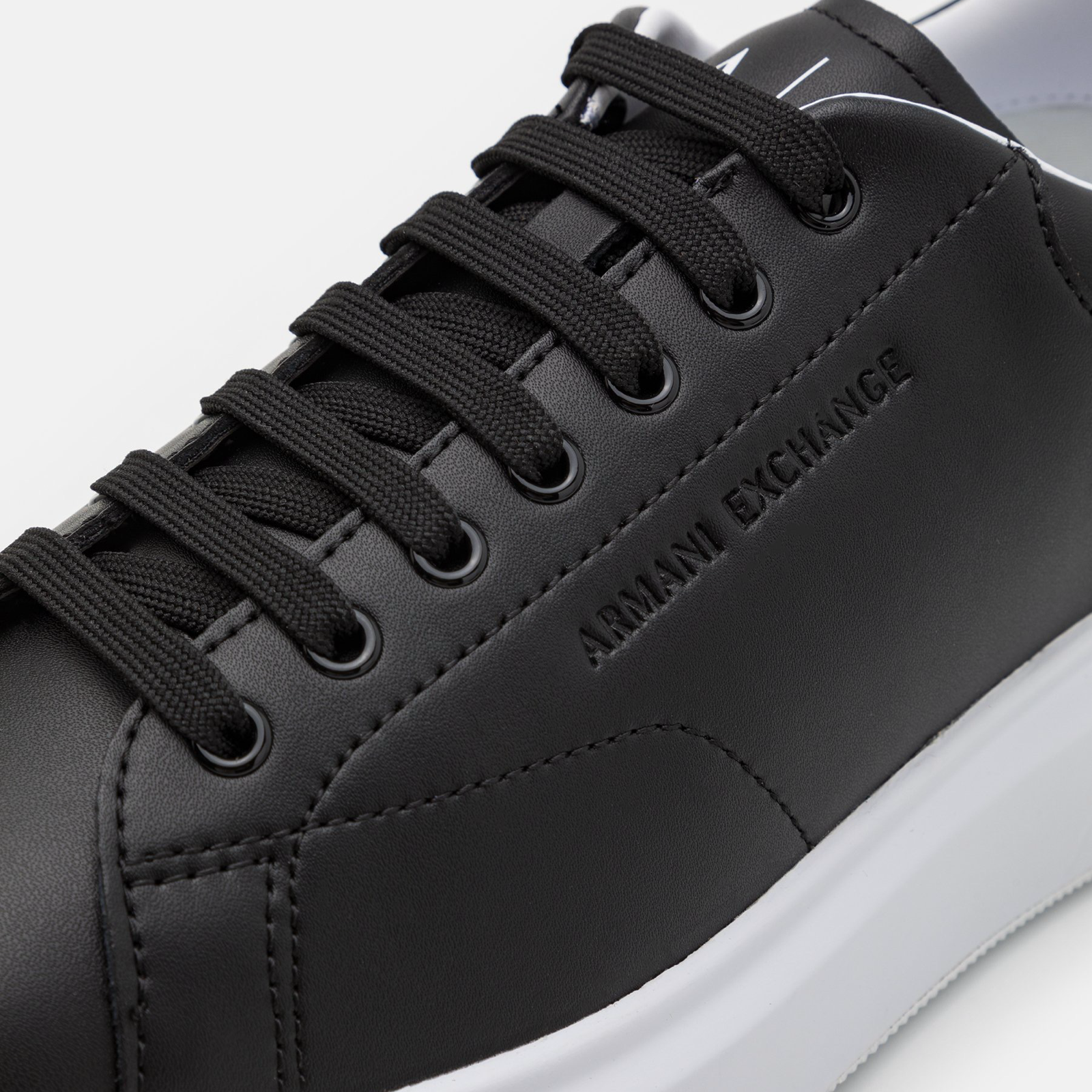 Мъжки черни кецове Armani Exchange 
XUX123 XV534