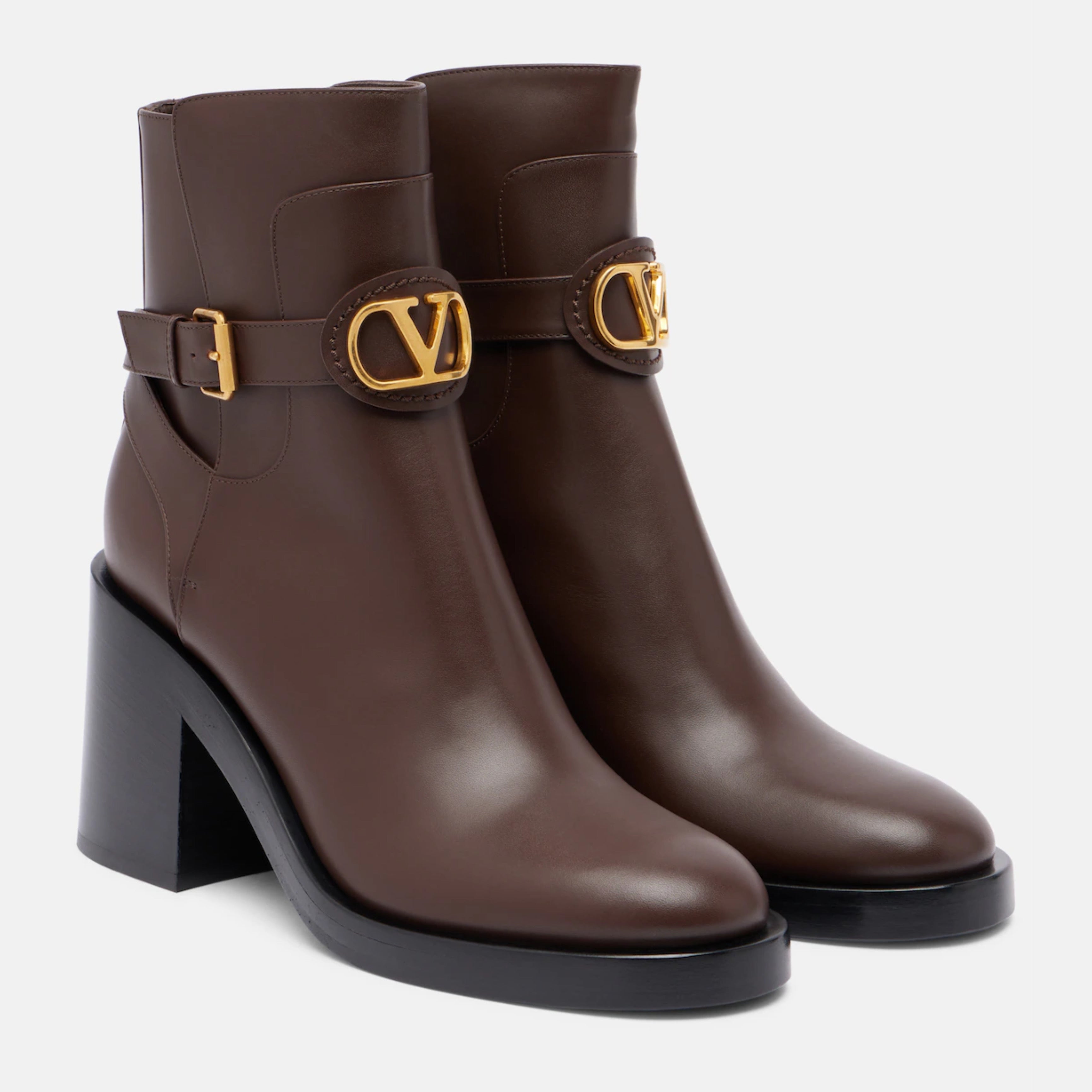 Дамски боти от естествена кожа в кафяво Women’s ankle boots Valentino Garavani
7W2S0MB4DSHKG8 Brown angled view