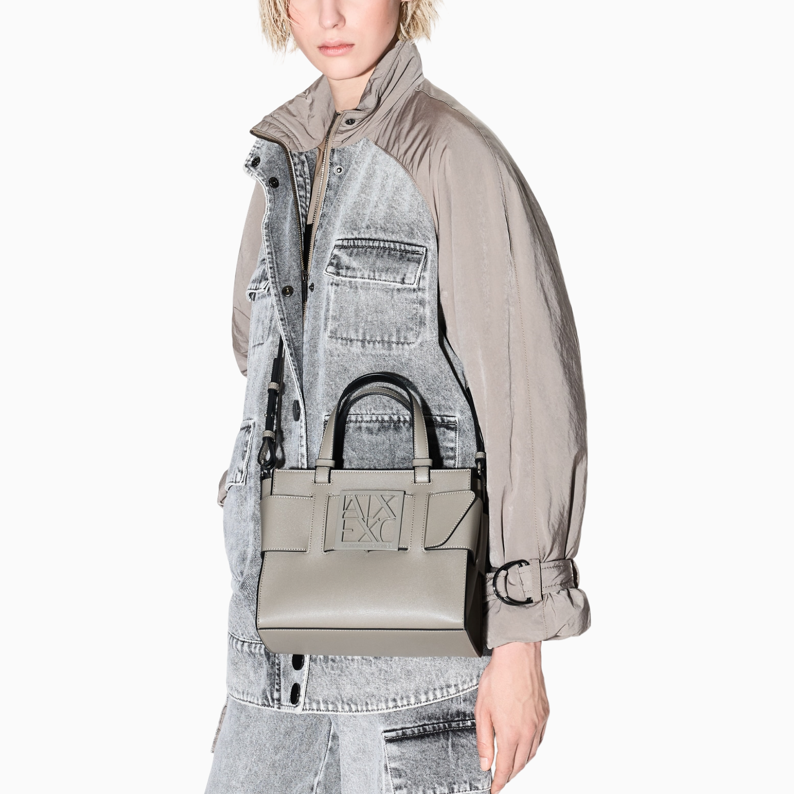 Дамска чанта Armani Exchange Women Handbag 942690 0A874 U6242 Model View