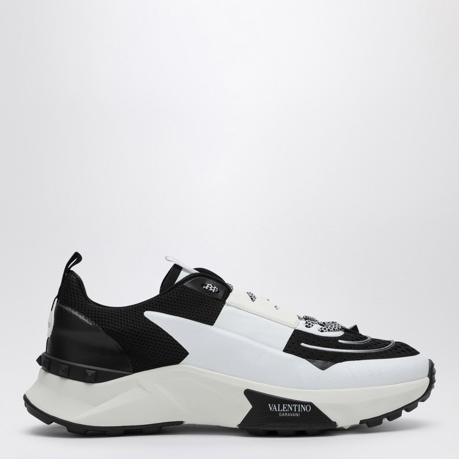 Valentino Garavani True Act Men Sneakers 6Y2S0H96PTN 0NI Lateral View