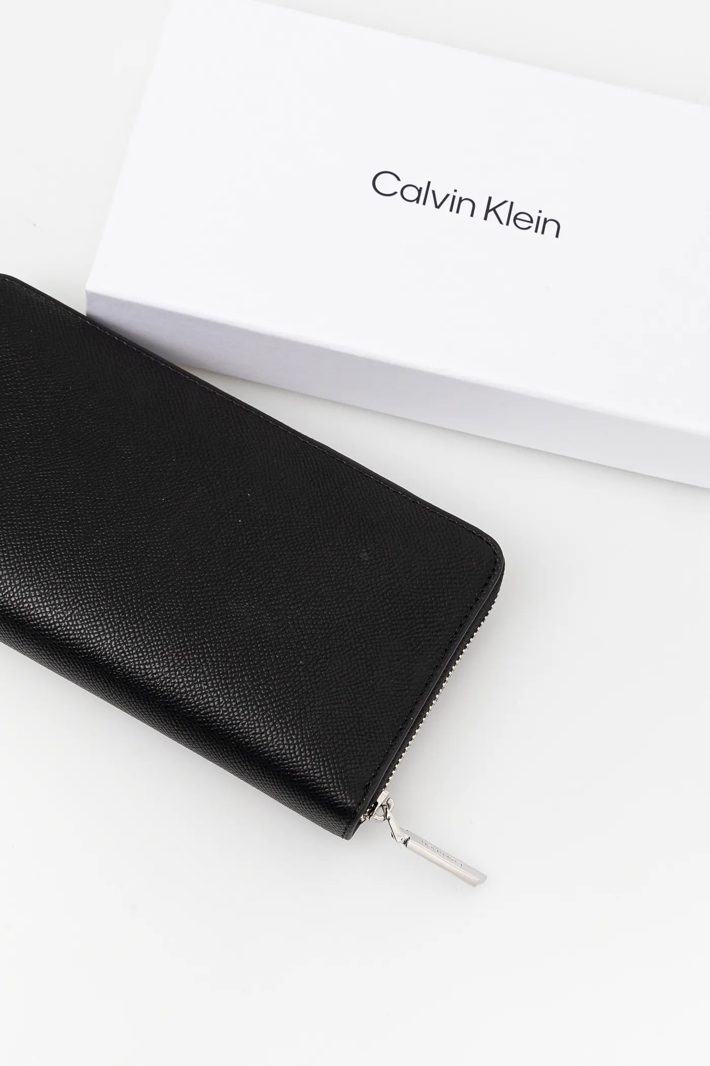 Клъч портфейл nisex clutch wallet Calvin Klein K60K613070 BEH Black close up back view