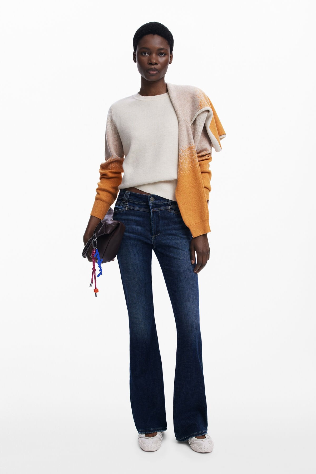 Дамски пуловер Women’s sweater Desigual 25WWJF241011 lifestyle view