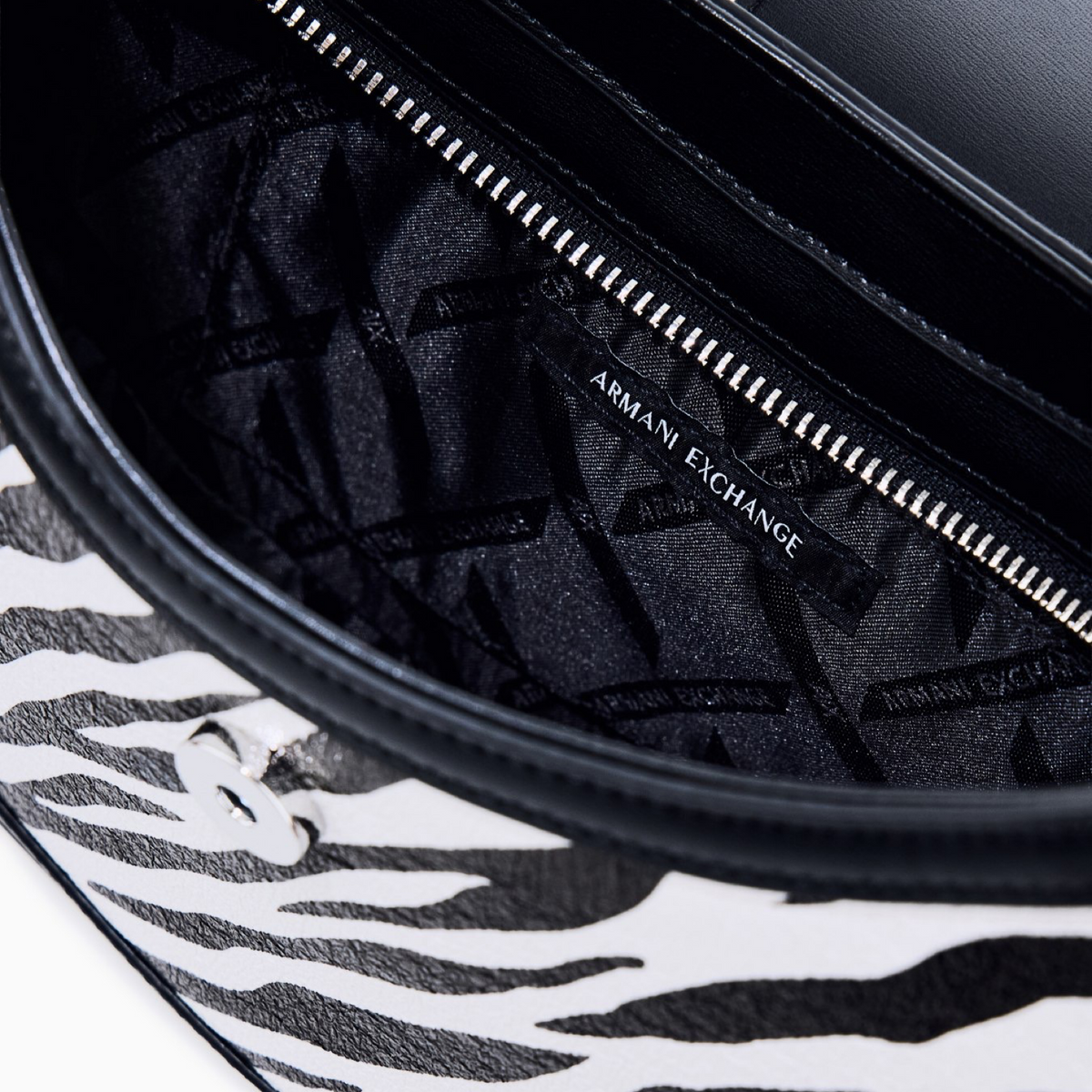 Дамска чанта Armani Exchange Women Shoulder Bag XW002565 AF26571 MC045 inside View