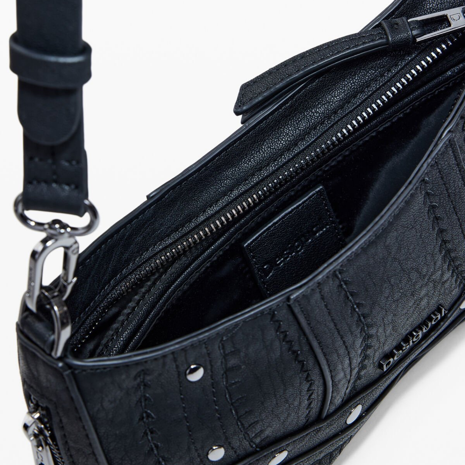Дамска черна чанта Desigual Handbag 
25WAXPA9 Close-Up