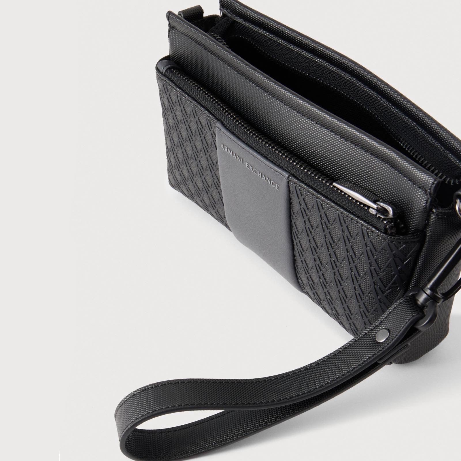 Мъжка клъч чанта Armani Exchange Men Clutch bag XM003285 AF26691 MC028 Close-Up