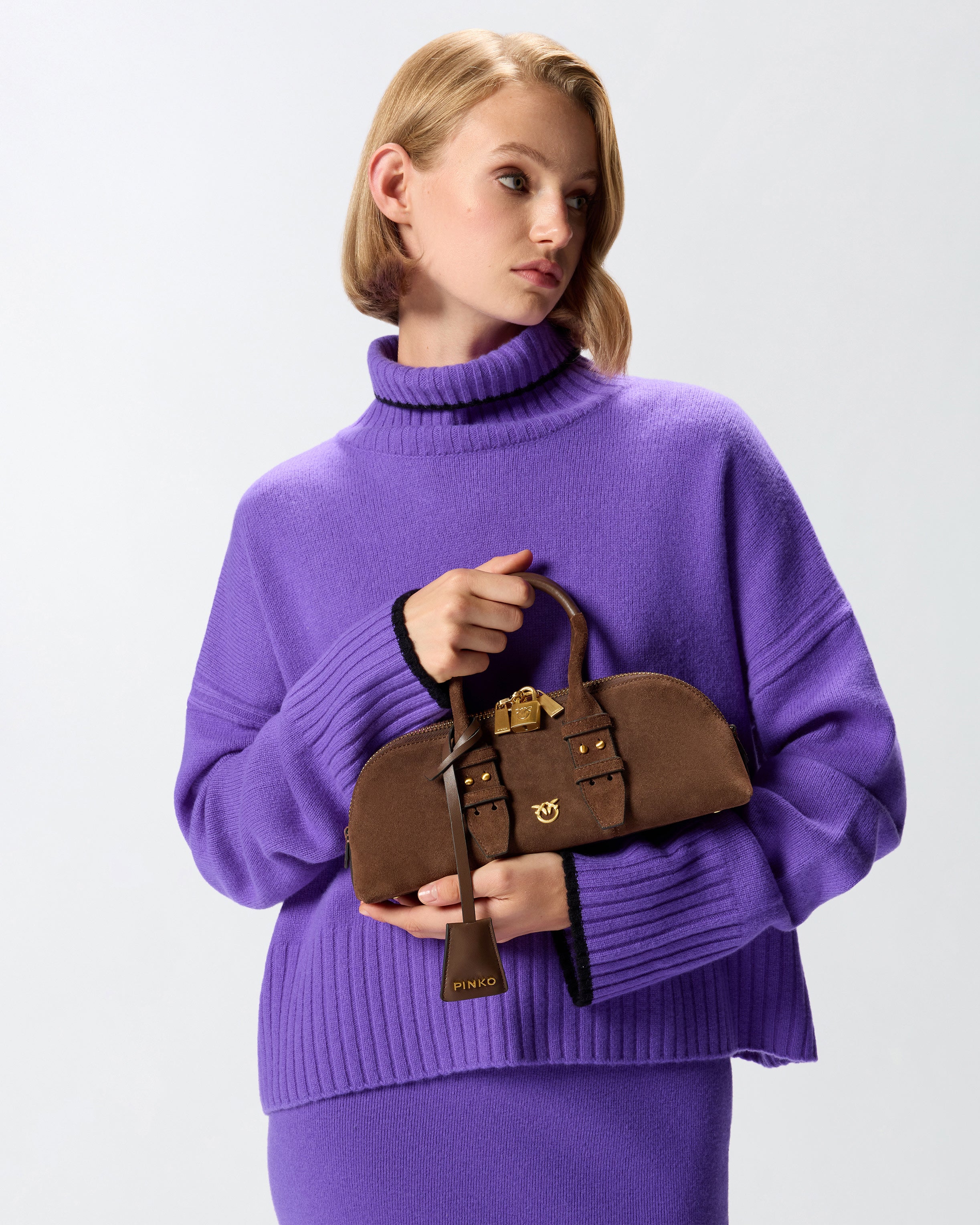 Women’s small baguette escape bag PINKO
105334A2JHL74V Brown lifestyle view 1