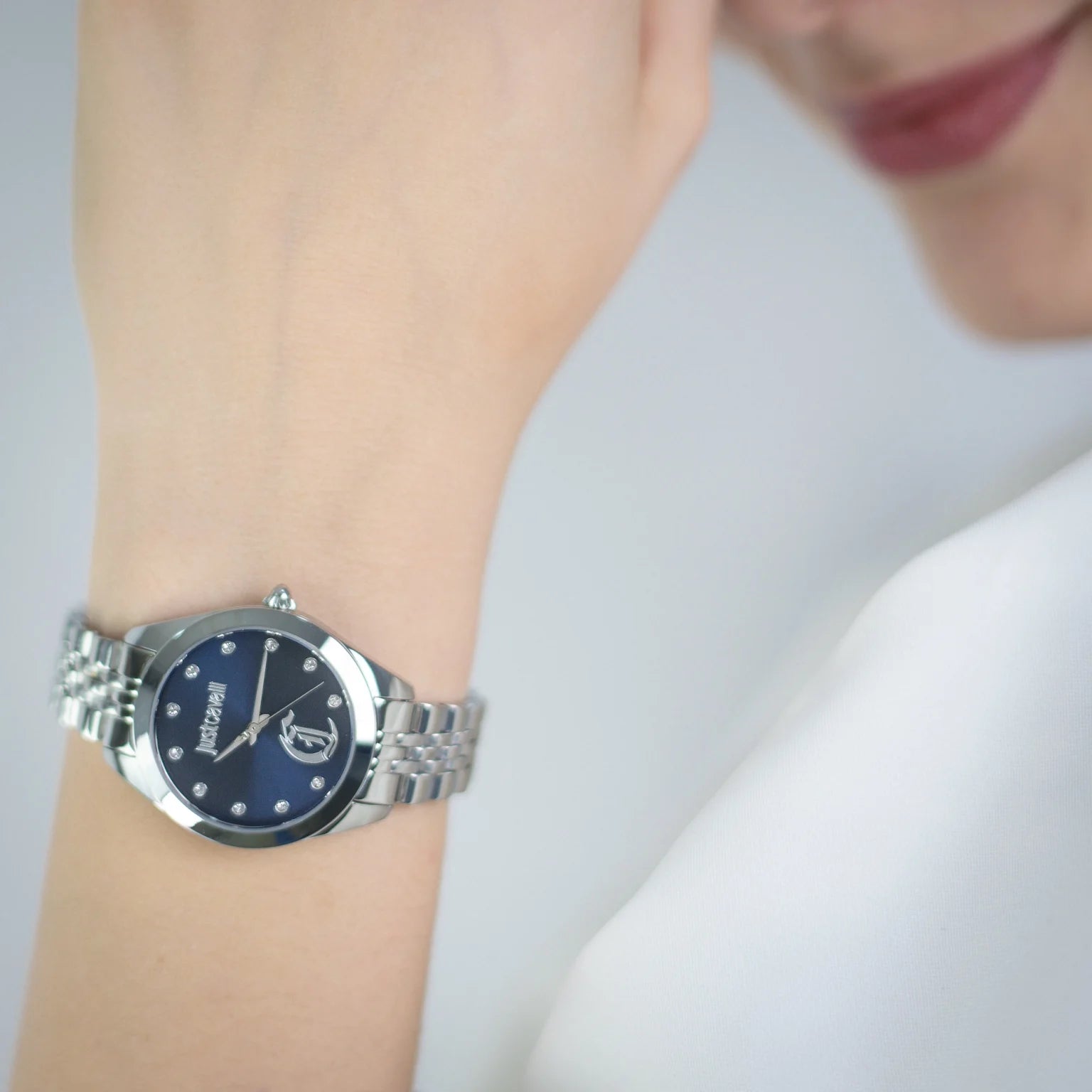 Дамски часовник Women’s watch Just Cavalli Glam Chic Luna JC1L309M0045
Silver Blue