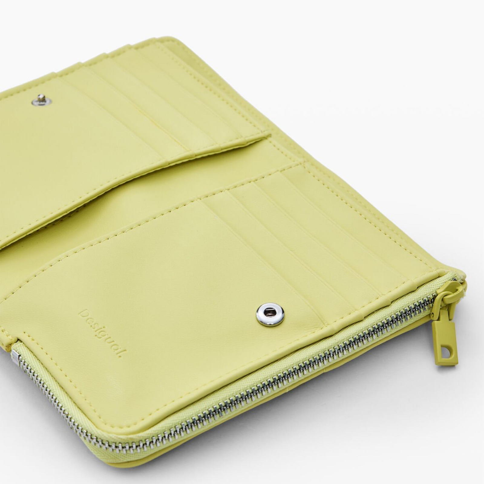 Дамски жълто портмоне Desigual Women Wallet 26SAYP13 4013U Inside View