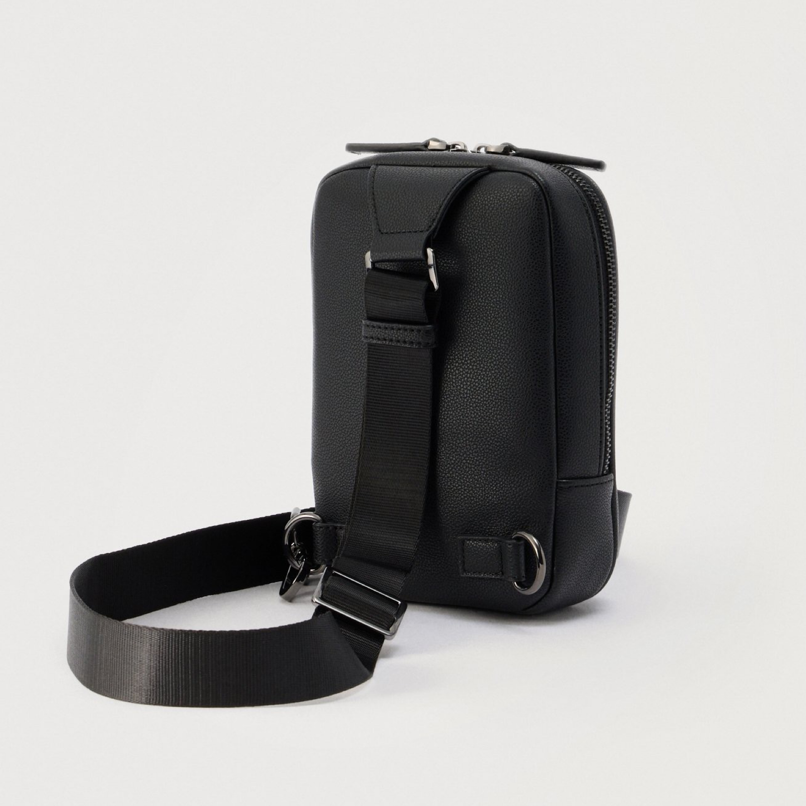 Мъжка чанта Armani Exchange Men Waist Bag XM002587 AF22651 UC001 Back View