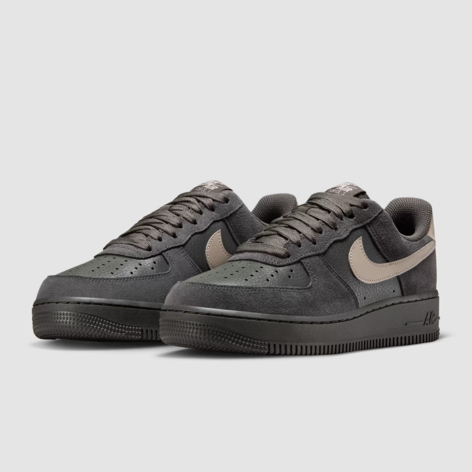 Дамски черни кецове Nike Air Force 1 Low Women Sneakers II7650-200 Lateral View